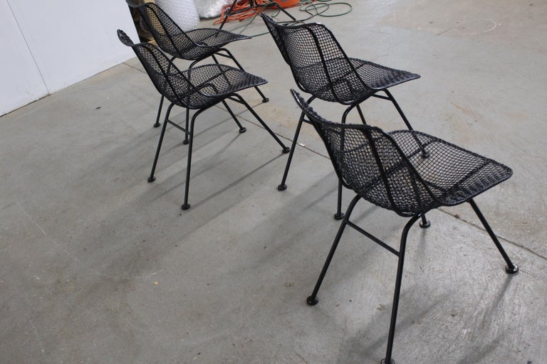 American Set of 4 Mid Century Danish Modern Woodard Sculptura Mesh Side Chairs For Sale
