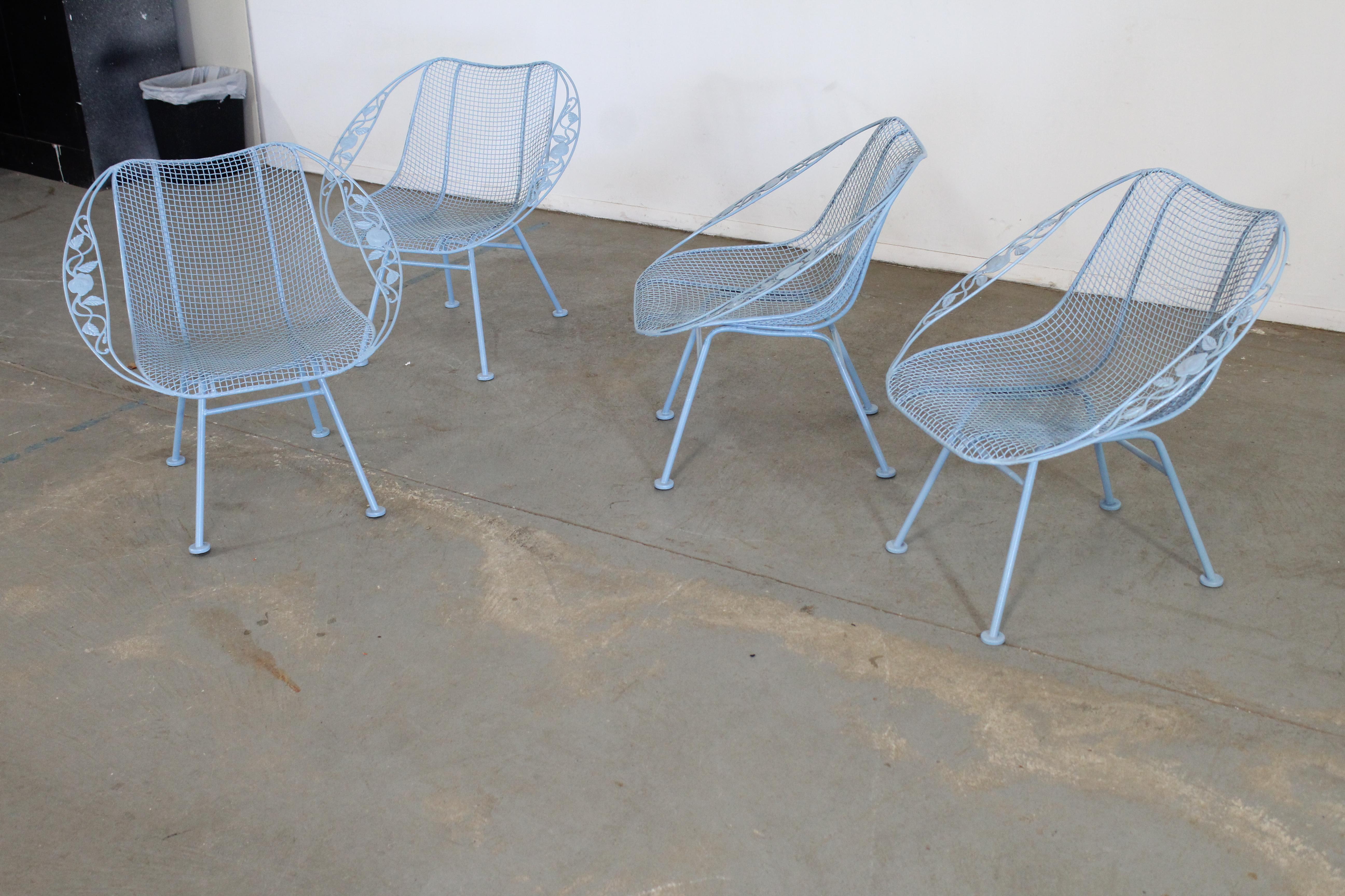 Set of 4 Mid-Century Modern Woodard Sculptura Outdoor Satellite Lounge Chairs In Good Condition In Wilmington, DE