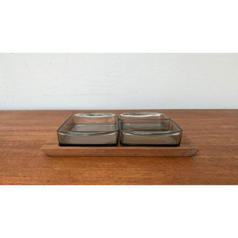 Ensemble de 4 plateaux danois du milieu du siècle en teck avec verre cabaret de Holmegaard, années 1960 en vente 3