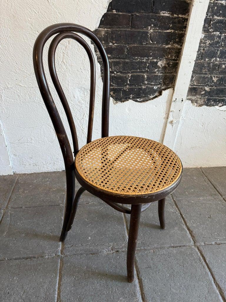 Set di 4 Sedie da pranzo da bar in legno di Thonet del Medioevo In condizioni buone in vendita a Brooklyn, NY