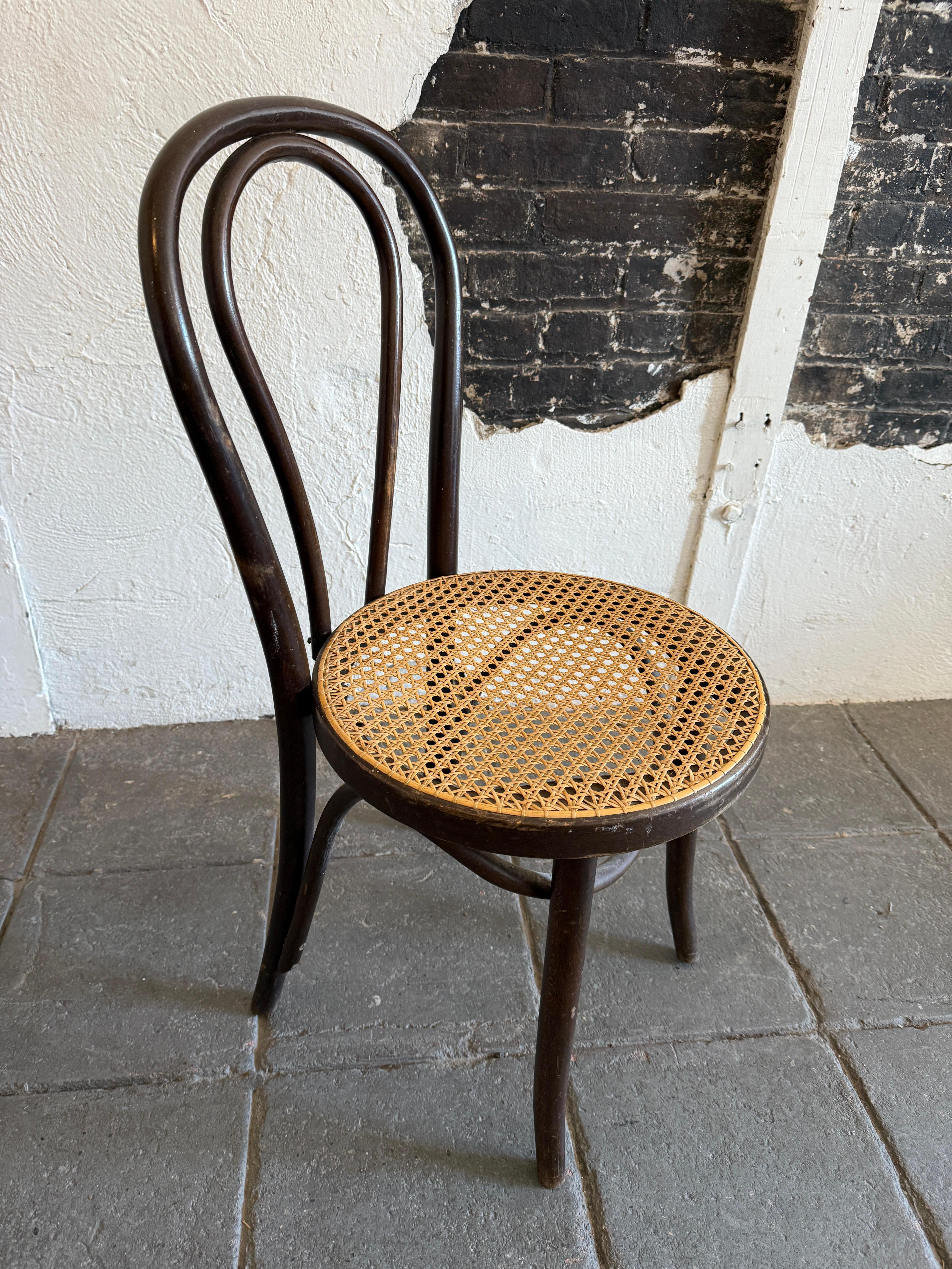 Set of 4 Mid-Century Dining Cafe Bentwood Chairs by Thonet In Good Condition In BROOKLYN, NY