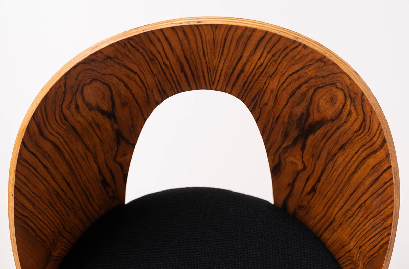Ensemble de 4 chaises de salle à manger du milieu du siècle par A.Šuman, retapissé en Kvadrat en vente 9