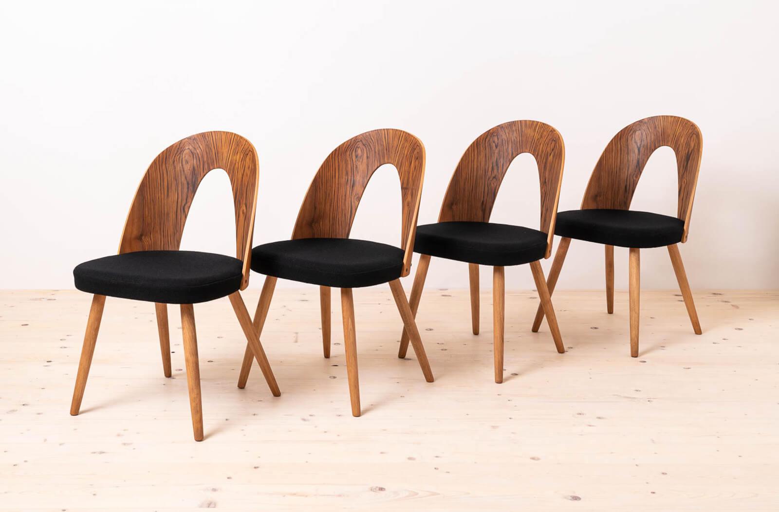 Cet ensemble de quatre chaises de salle à manger vintage a été conçu par le designer tchèque Antonin Šuman dans les années 1960. Les chaises ont été entièrement restaurées et finies avec une huile de haute qualité qui leur a donné une finition
