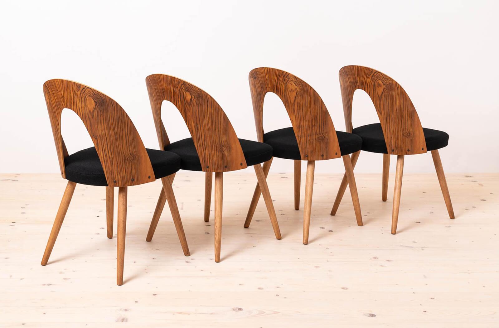 Mid-Century Modern Ensemble de 4 chaises de salle à manger du milieu du siècle par A.Šuman, retapissé en Kvadrat en vente