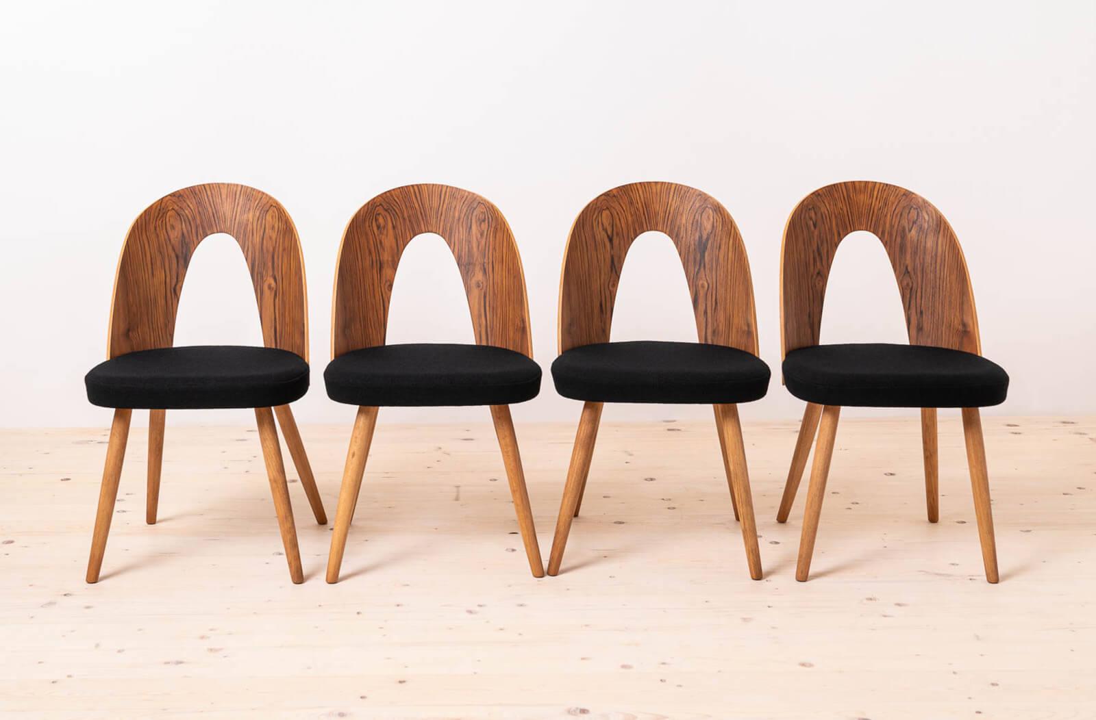 Tchèque Ensemble de 4 chaises de salle à manger du milieu du siècle par A.Šuman, retapissé en Kvadrat en vente