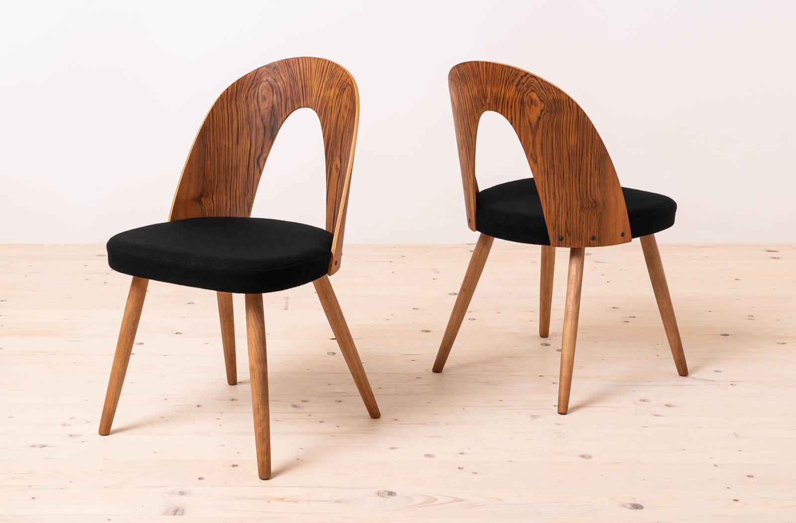 Huilé Ensemble de 4 chaises de salle à manger du milieu du siècle par A.Šuman, retapissé en Kvadrat en vente