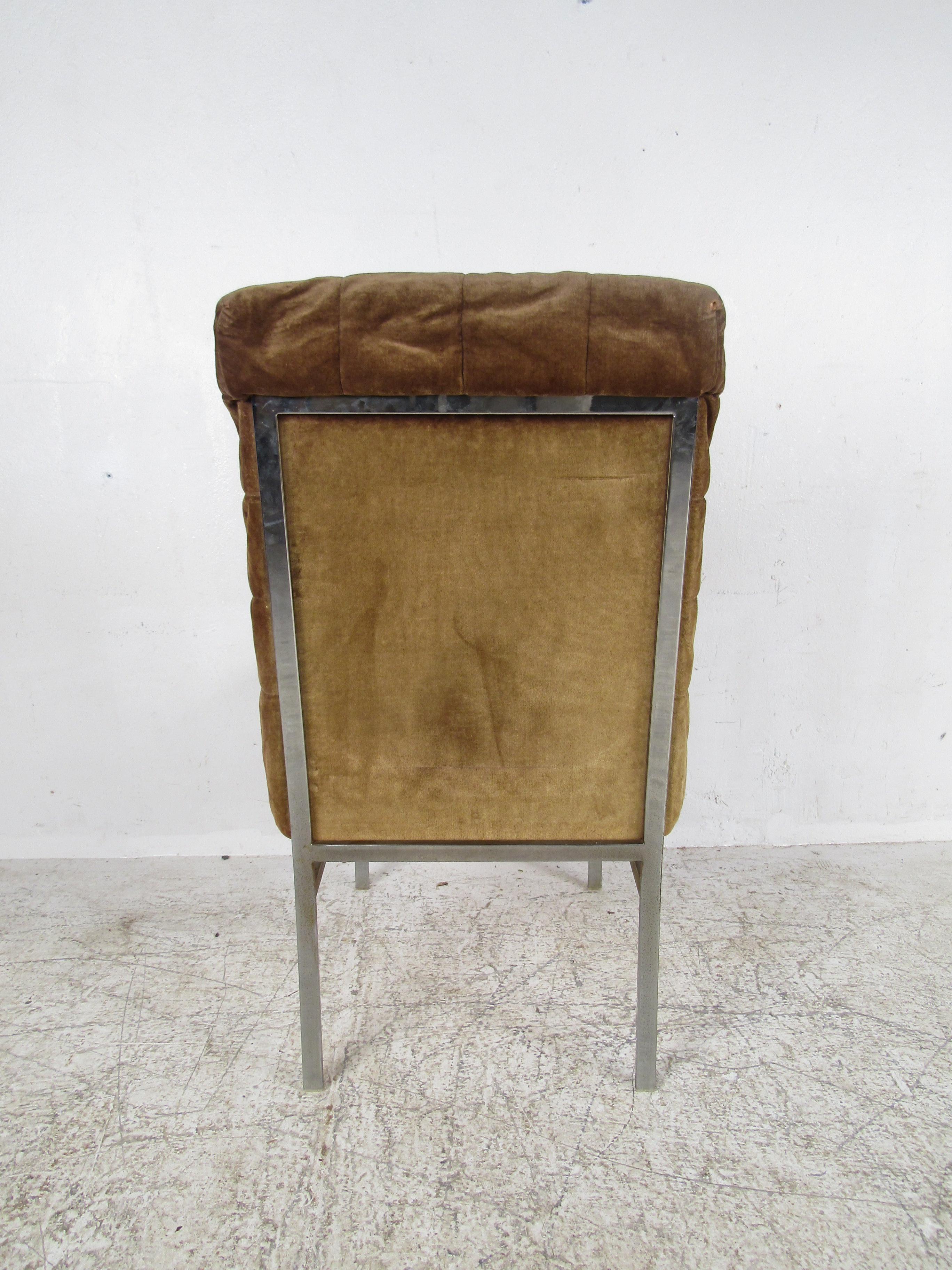 Set of 4 Midcentury Dining Chairs with Tufted Upholstery For Sale 2