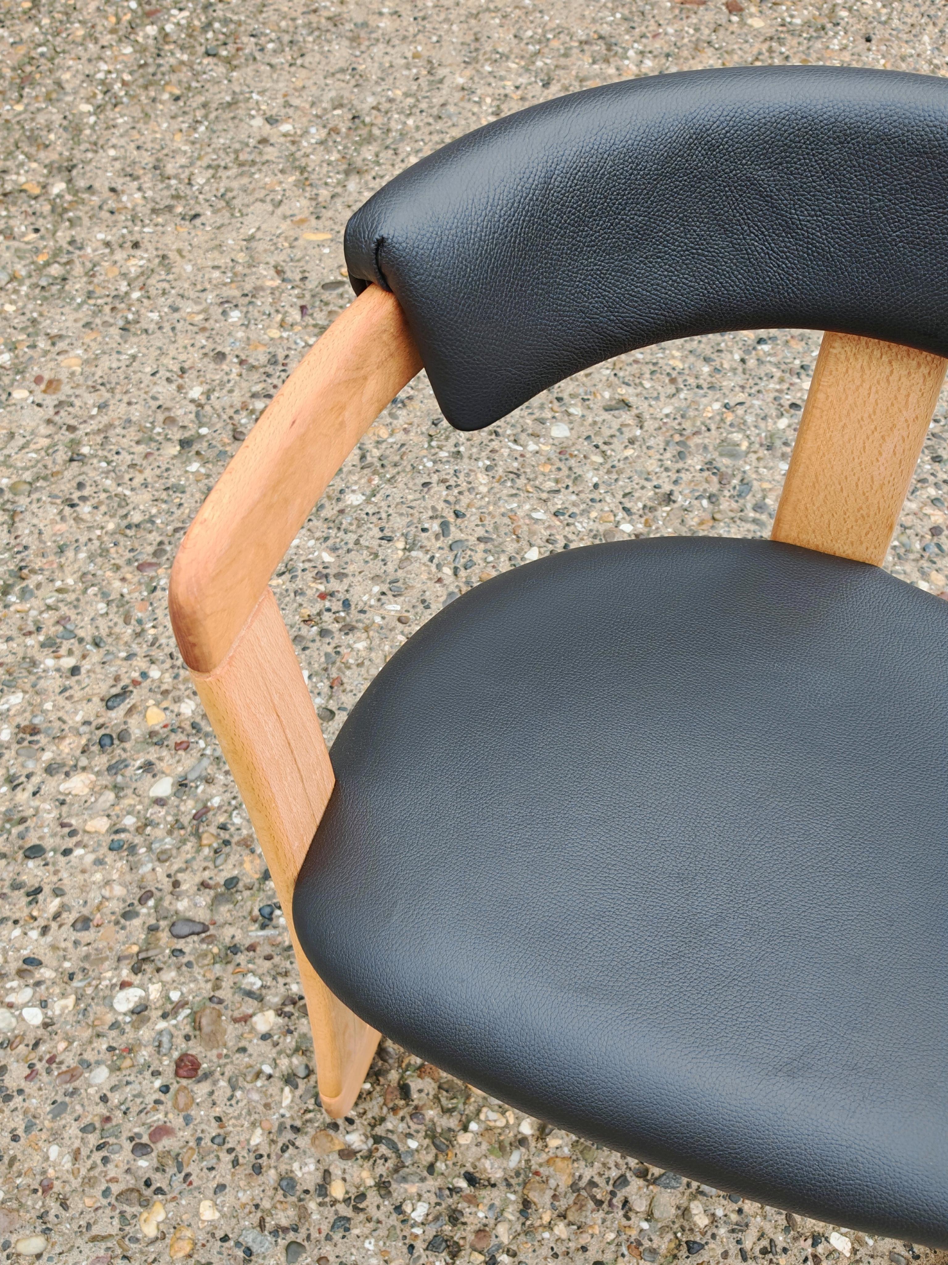 Ensemble de 4 chaises de salle à manger du milieu du siècle 