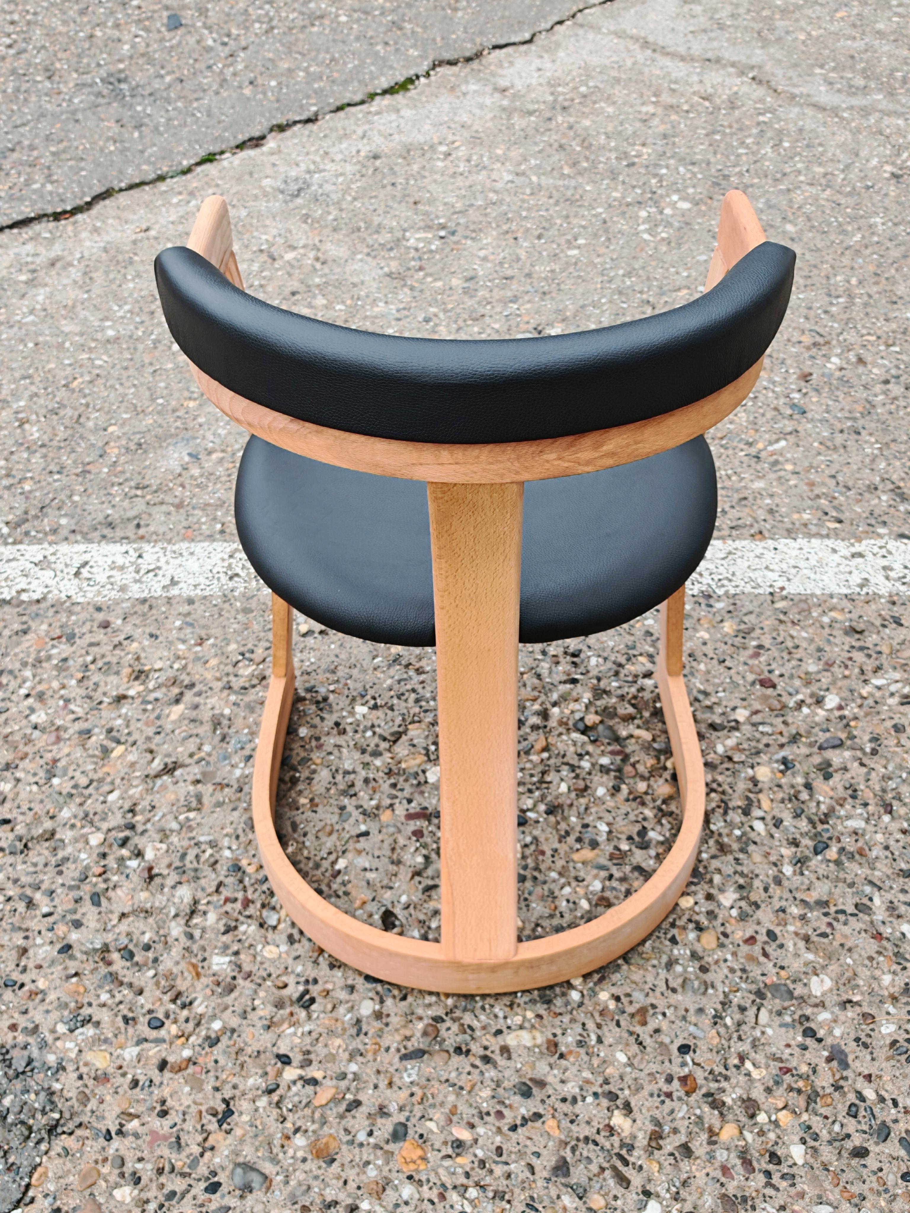 Ensemble de 4 chaises de salle à manger du milieu du siècle 