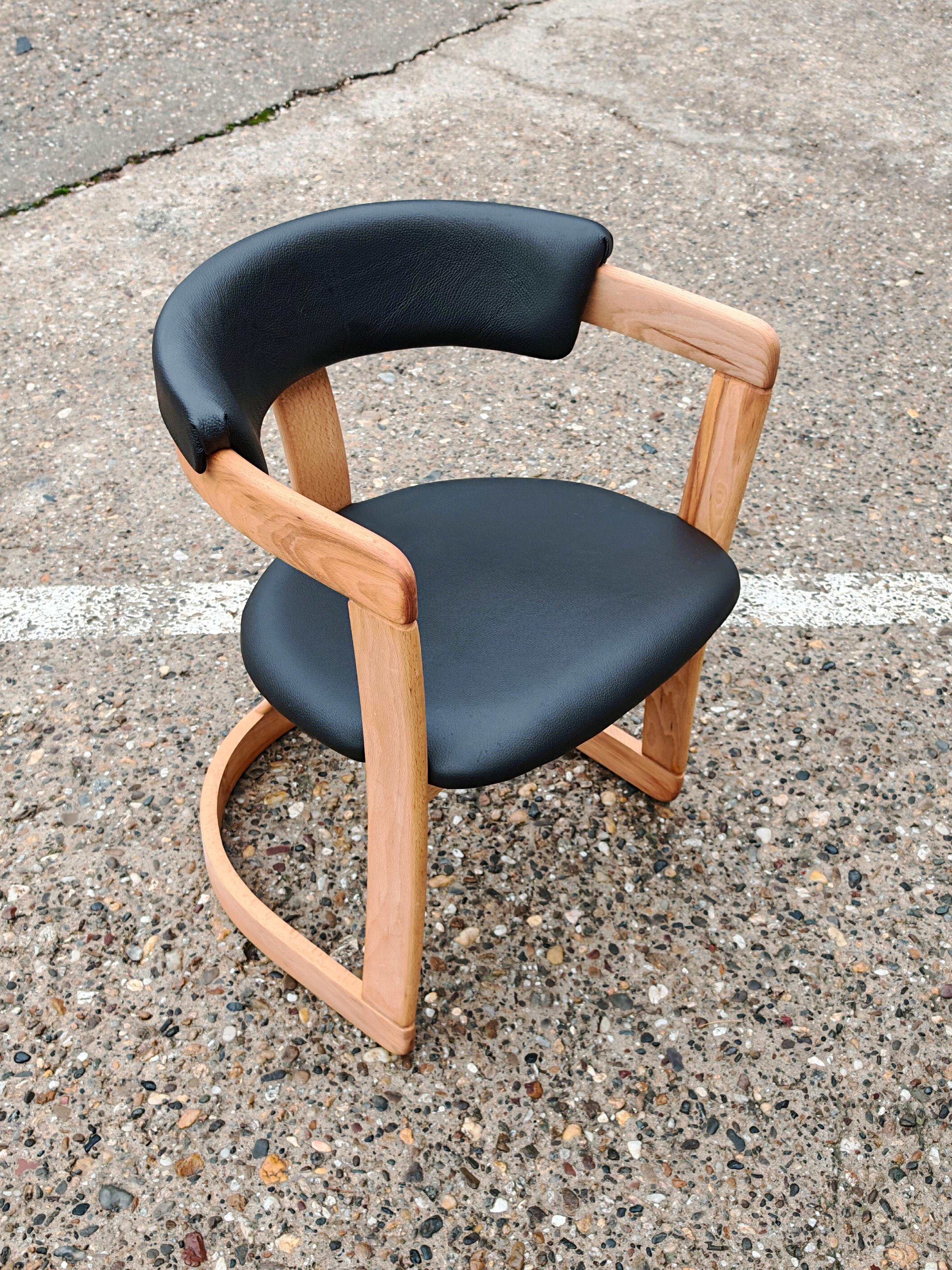 Cuir Ensemble de 4 chaises de salle à manger du milieu du siècle 