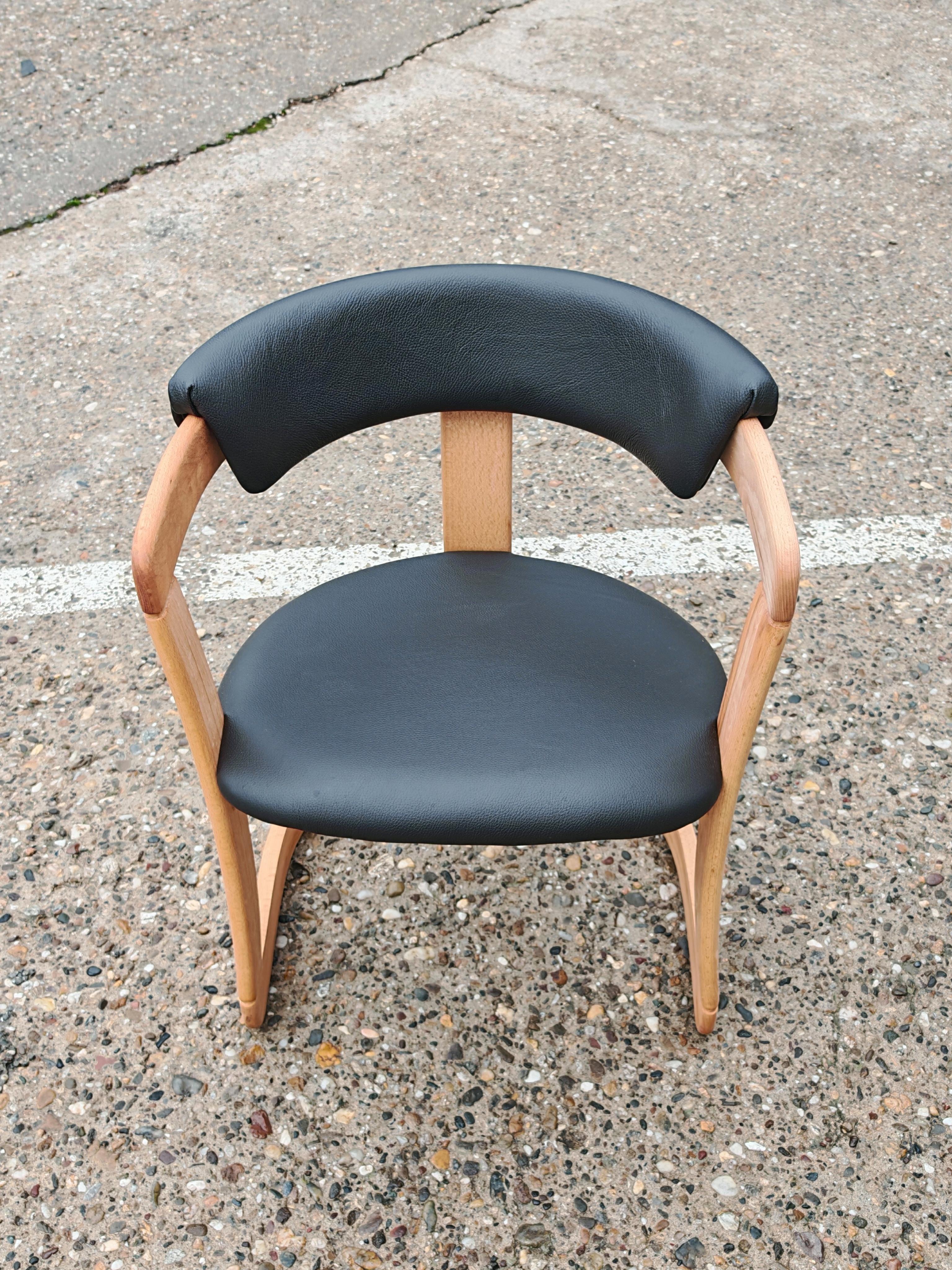 Ensemble de 4 chaises de salle à manger du milieu du siècle 