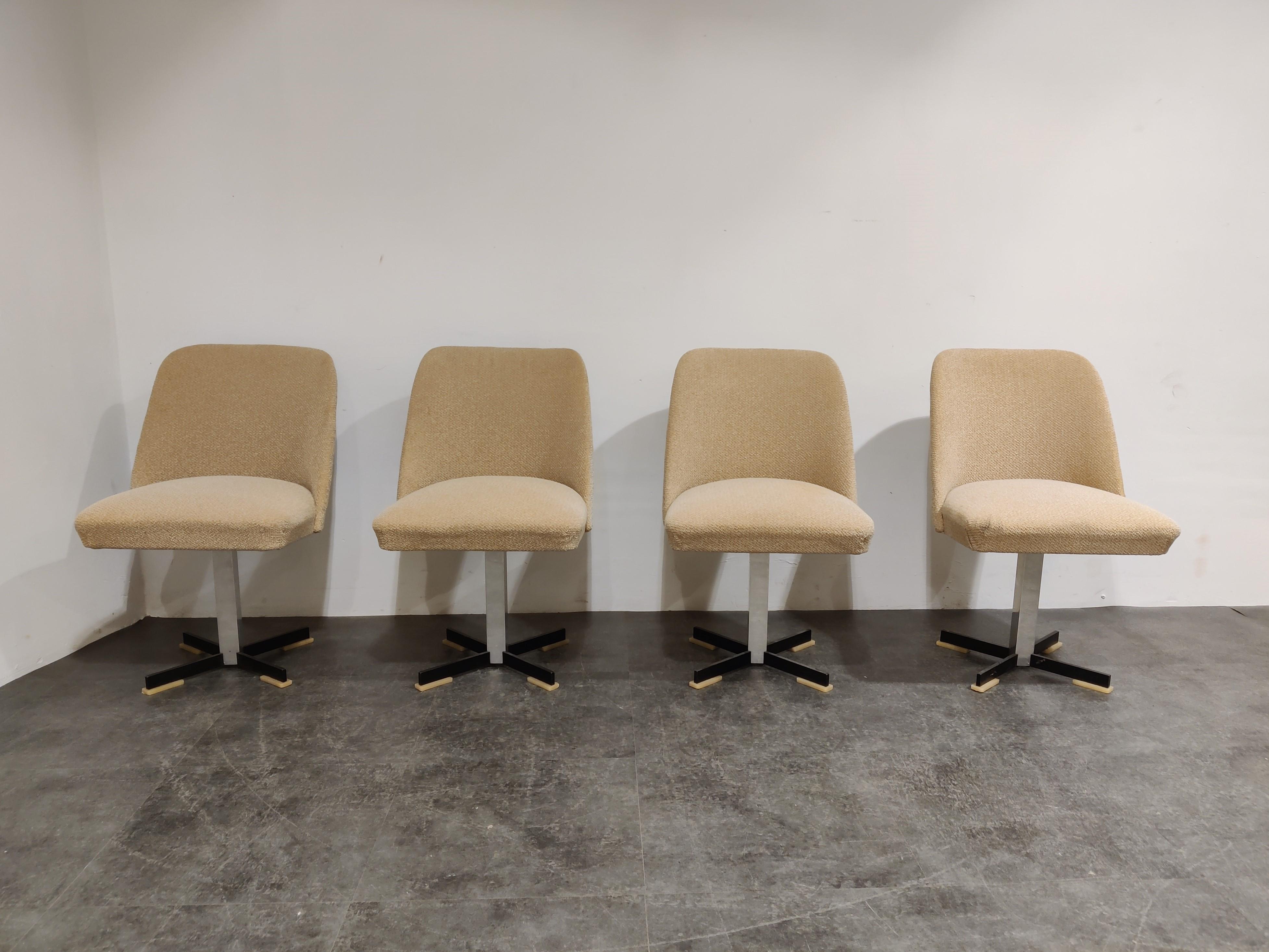 Mid-Century Modern Set of 4 Mid Century Fabric Swicle Chairs, 1960s