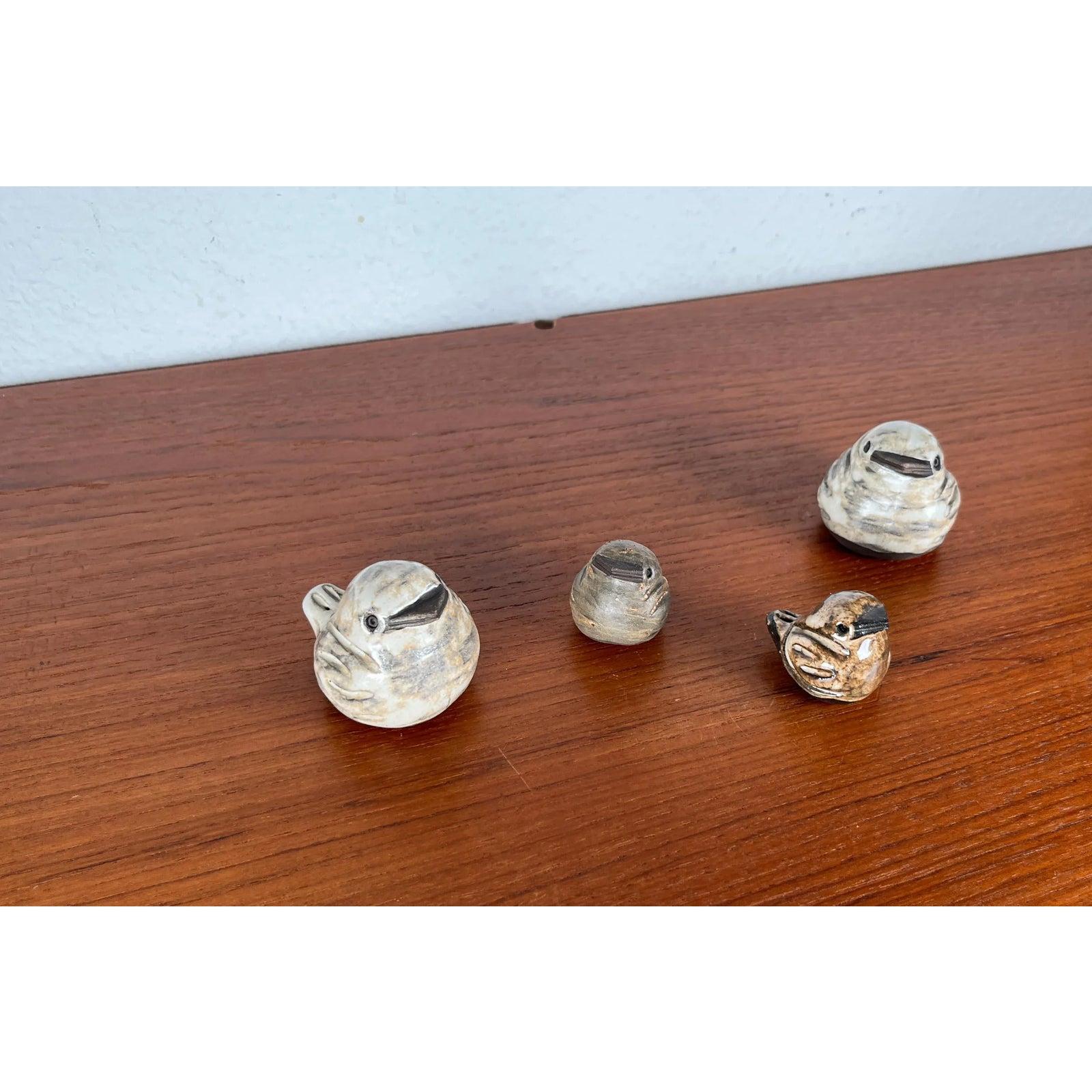 Mid-Century moderno Set di 4 figurine di passeri in Studio Pottery di Bärbel Bach, Germania, metà del secolo. in vendita