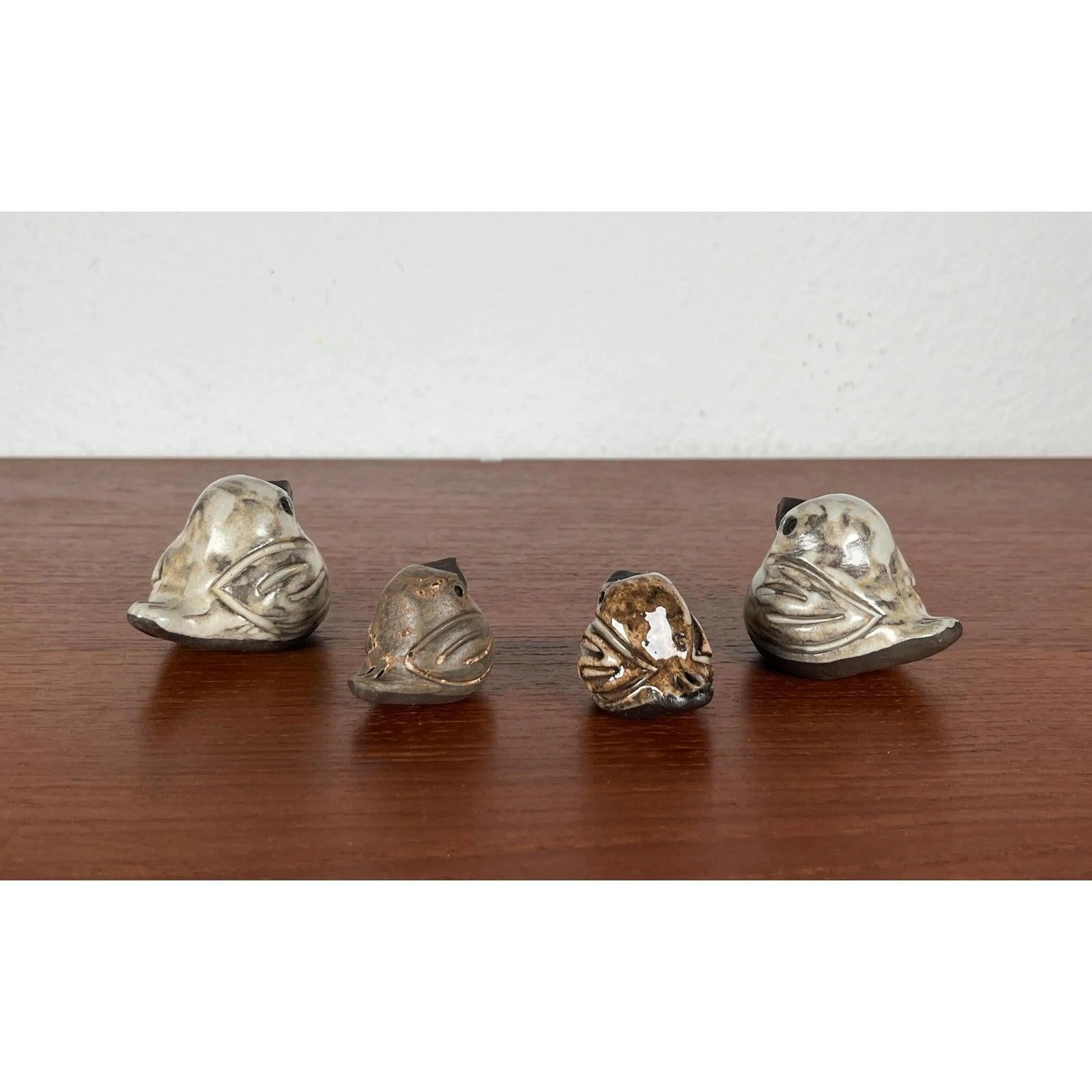 Tedesco Set di 4 figurine di passeri in Studio Pottery di Bärbel Bach, Germania, metà del secolo. in vendita