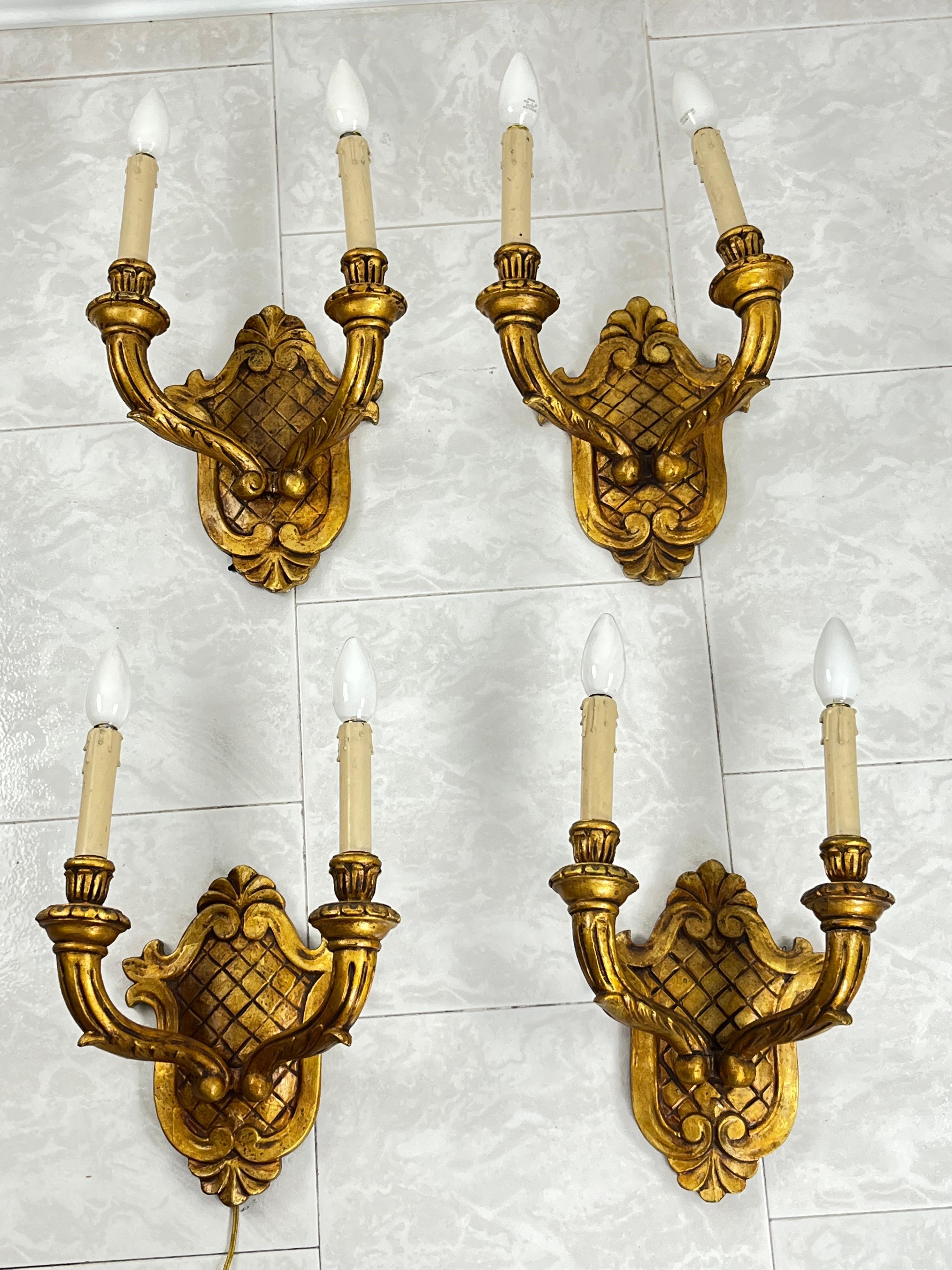 Set of 4 Mid-Century Hand-Carved Gilt Wood Wall Lamps 1960s For Sale 2