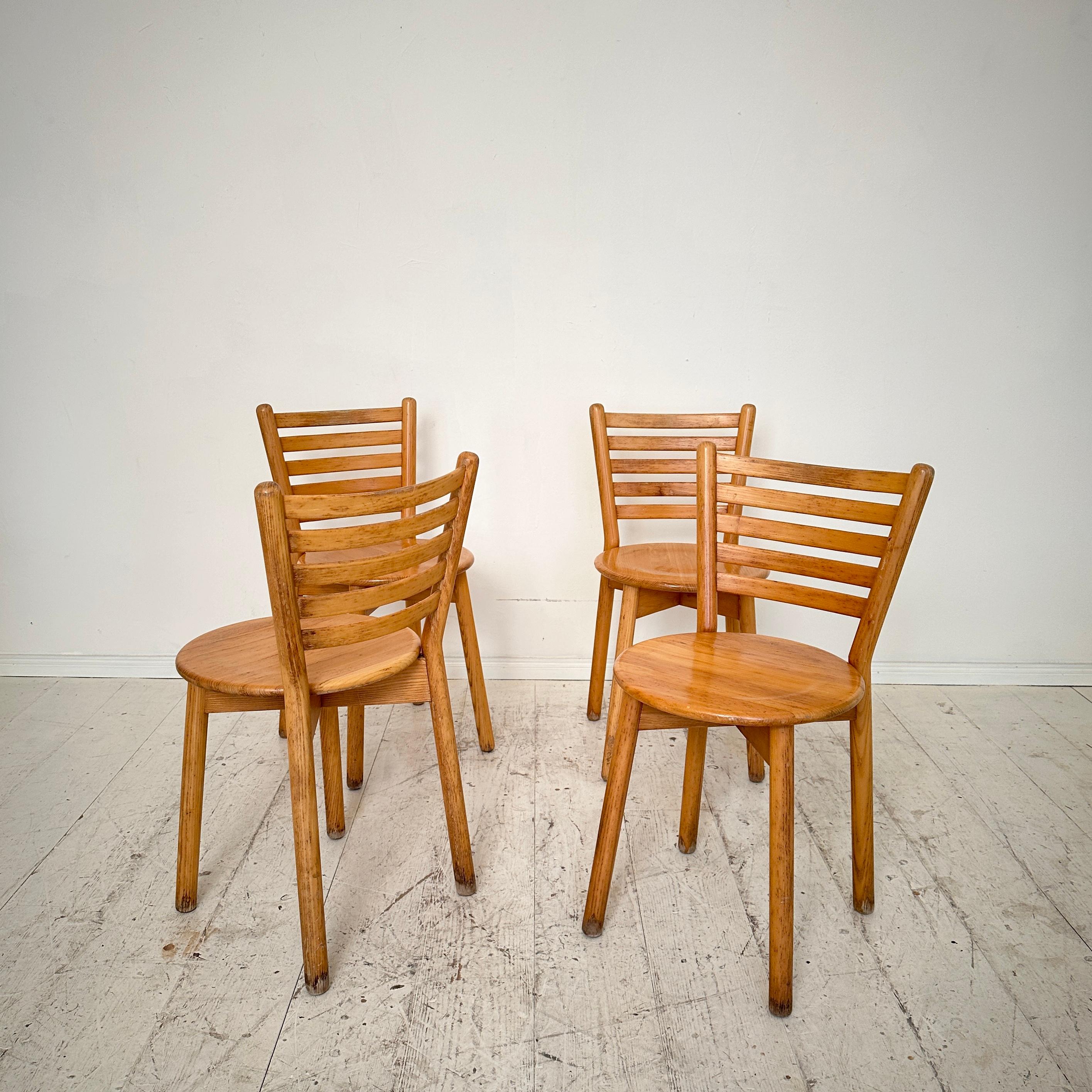 Set of 4 Mid Century Italian Dining Chairs in Solid Elm, around 1960 In Good Condition For Sale In Berlin, DE