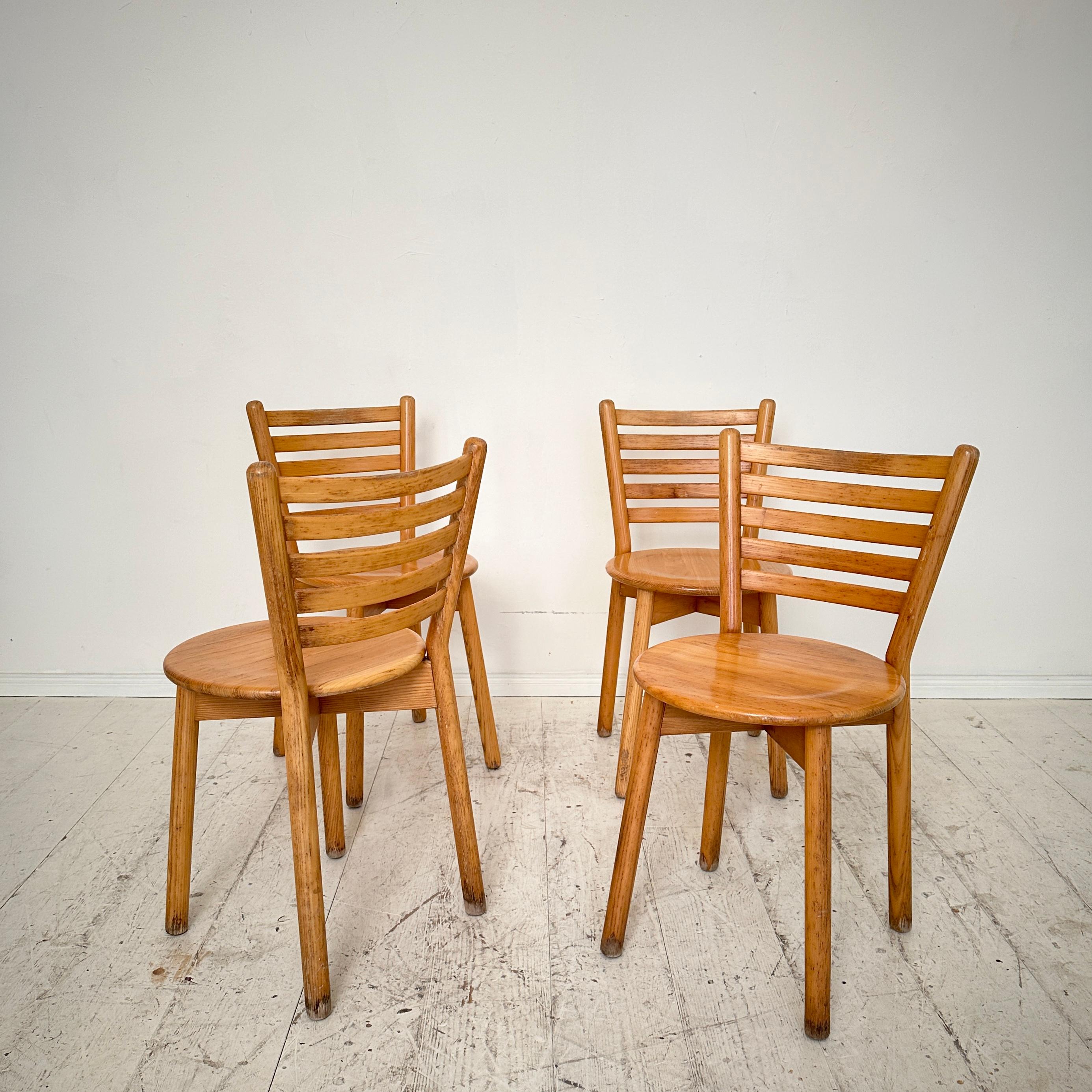 Set of 4 Mid Century Italian Dining Chairs in Solid Elm, around 1960 For Sale 1