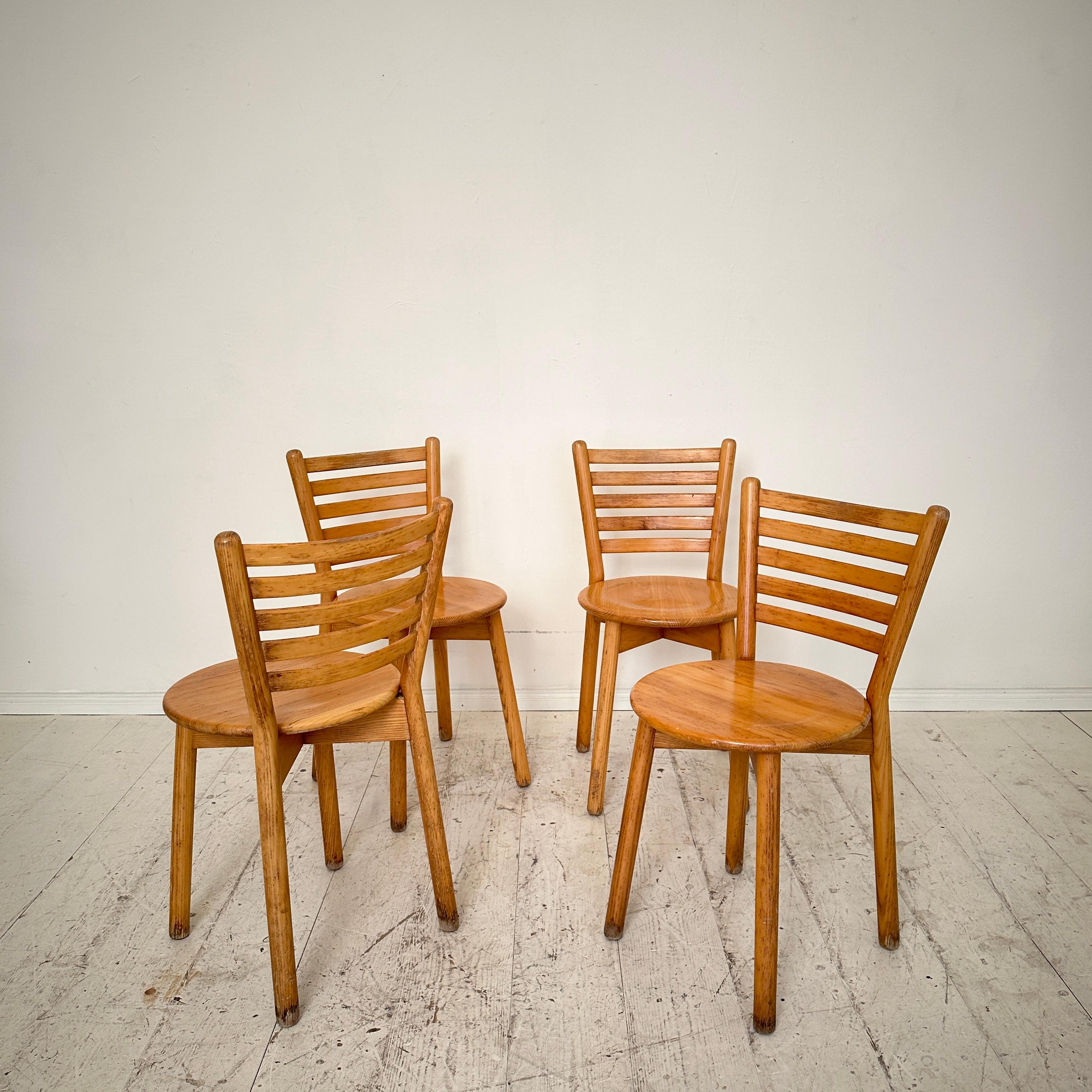 Set of 4 Mid Century Italian Dining Chairs in Solid Elm, around 1960 For Sale 2
