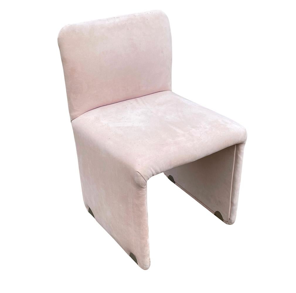 Mid-Century Modern Set of 4 Mid Century Italian Modern Dining Chairs in Blush Pink Suede For Sale