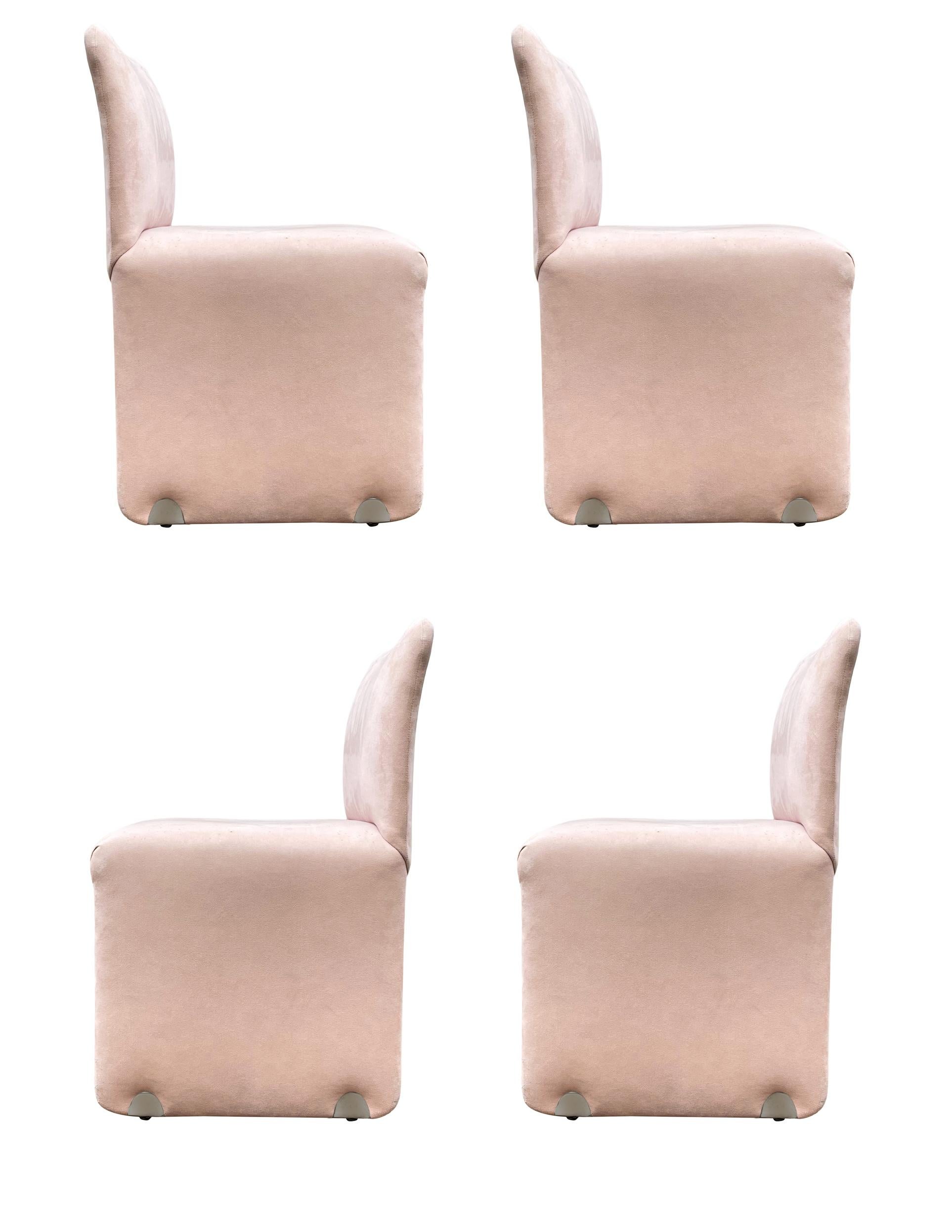 Set of 4 Mid Century Italian Modern Dining Chairs in Blush Pink Suede In Good Condition For Sale In Philadelphia, PA