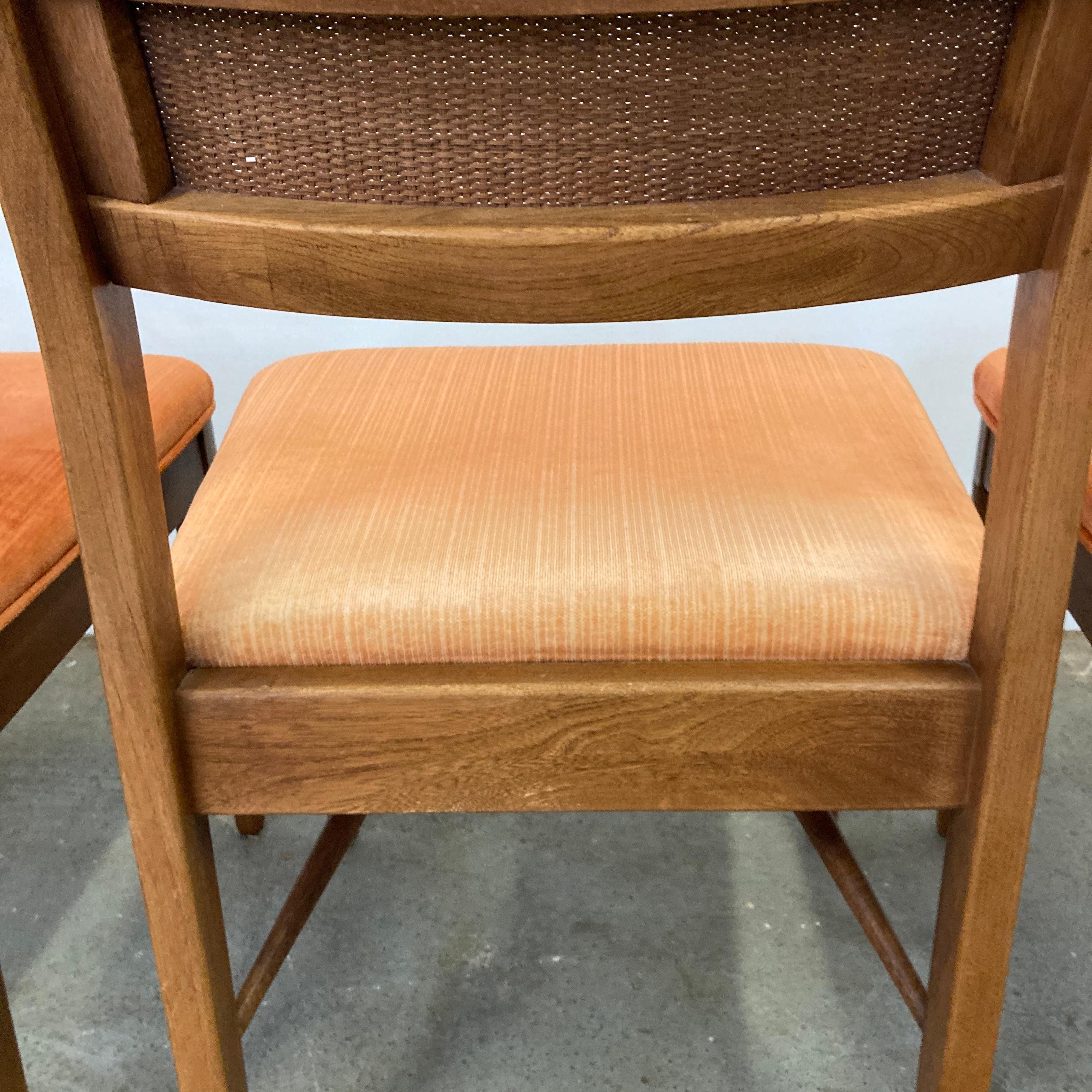 Satz von 4 Mid-Century Modern American of Martinsville Nussbaum Cane Esszimmerstühle (Walnuss)
