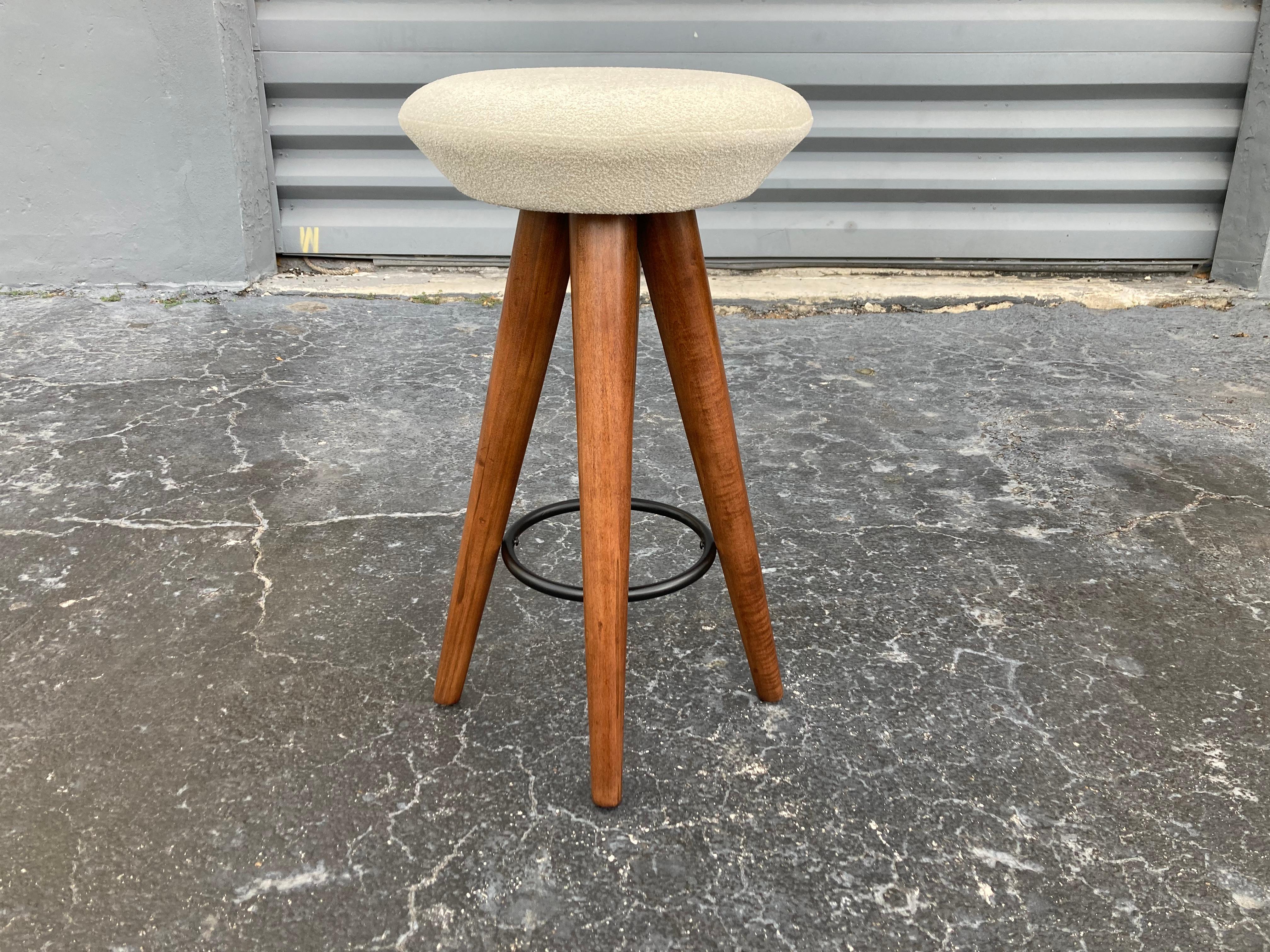 Set of 4 Mid-Century Modern Bar Stools In Good Condition In Miami, FL