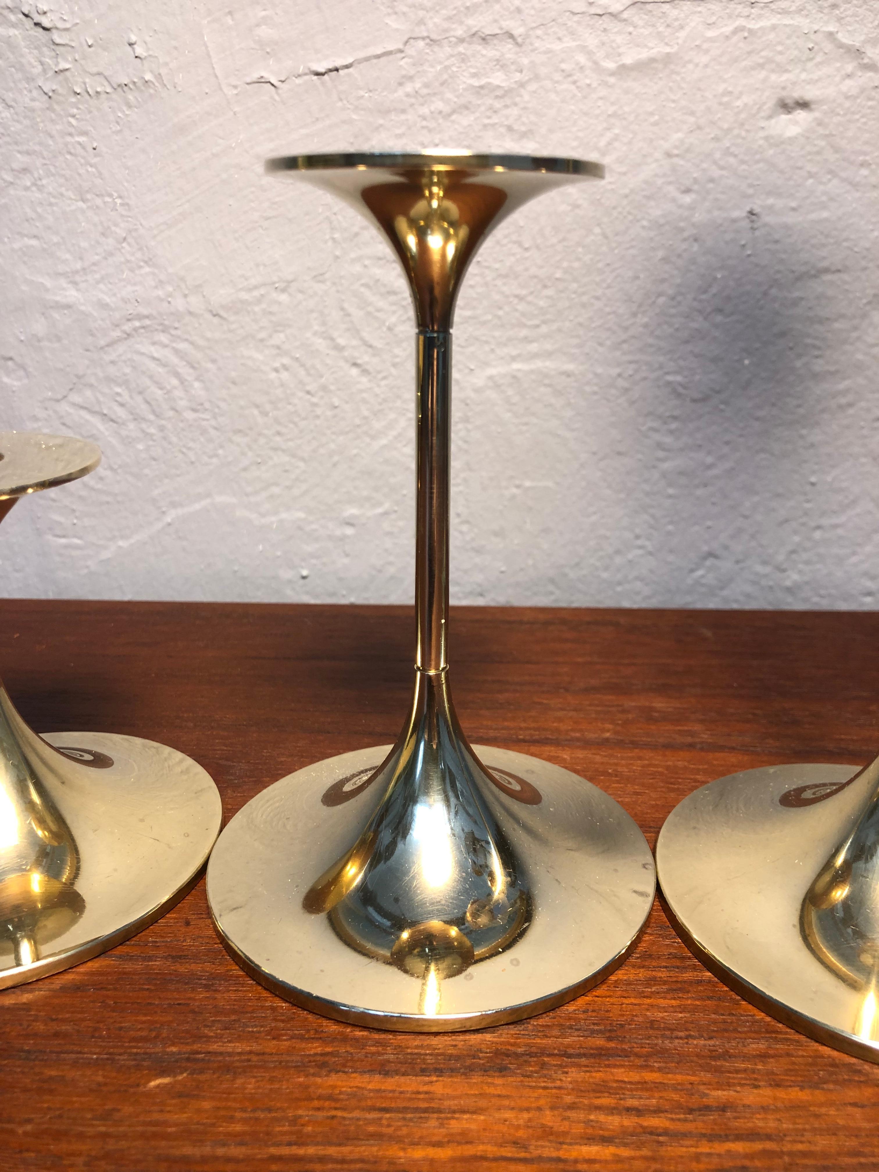 Mid-Century Modern Ensemble de 4 bougeoirs en laiton de Torben Ørskov, Copenhague, datant de la fin du XIXe siècle en vente