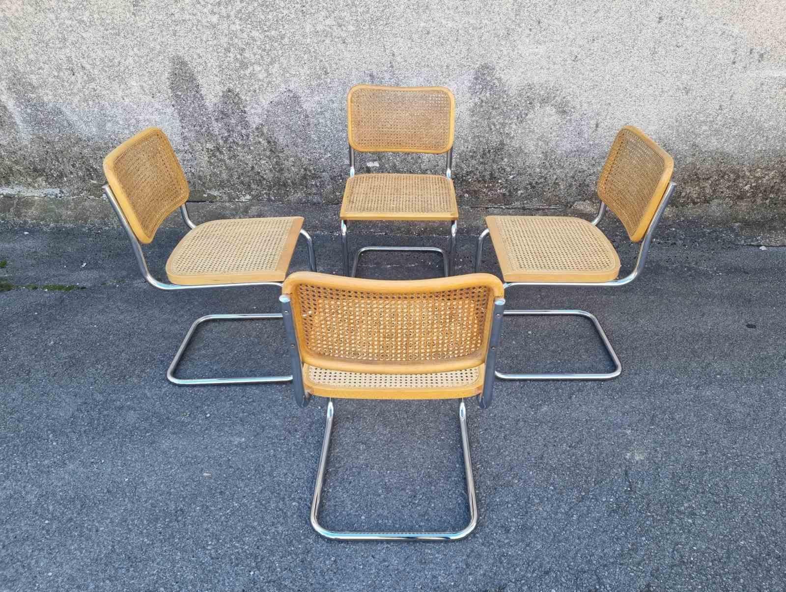 Juego de  4 sillas Cesca beige  se fabricó en Italia en los años 80.
Es un mueble icónico fabuloso y también muy cómodo para sentarse. Es perfecta para el comedor o como pieza decorativa vintage para tu