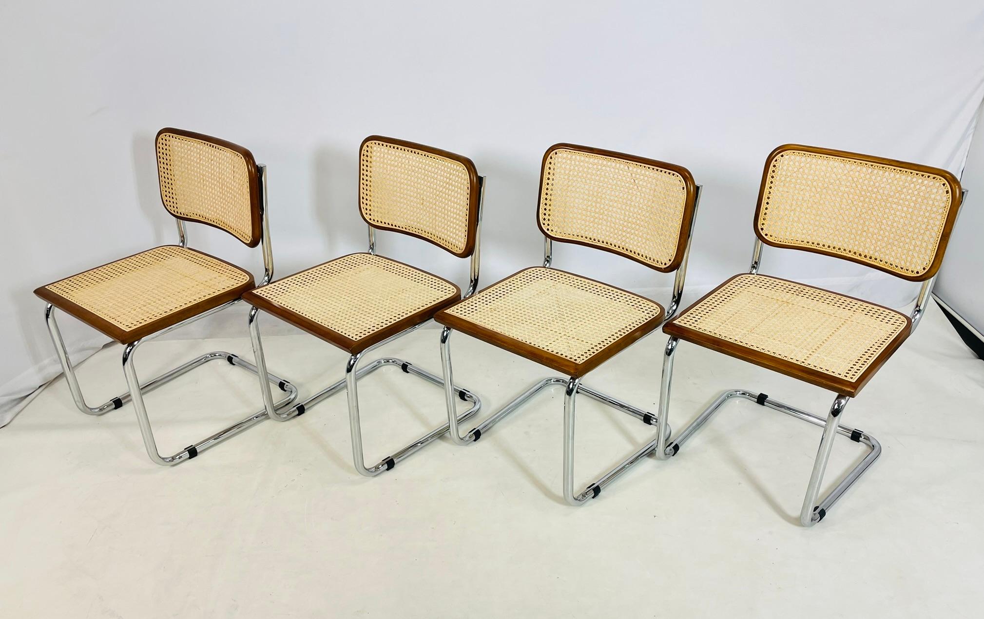 Satz von 4 Esszimmerstühlen im Cesca-Stil mit Chrom und Rohrgeflecht aus der Mitte des Jahrhunderts im Zustand „Gut“ im Angebot in Los Angeles, CA