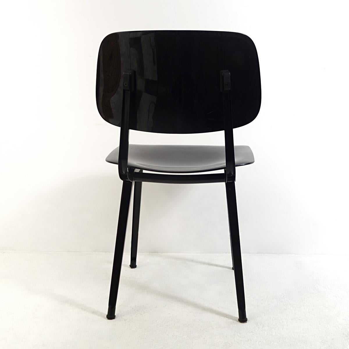 Plastique Ensemble de 4 chaises modernes du milieu du siècle 