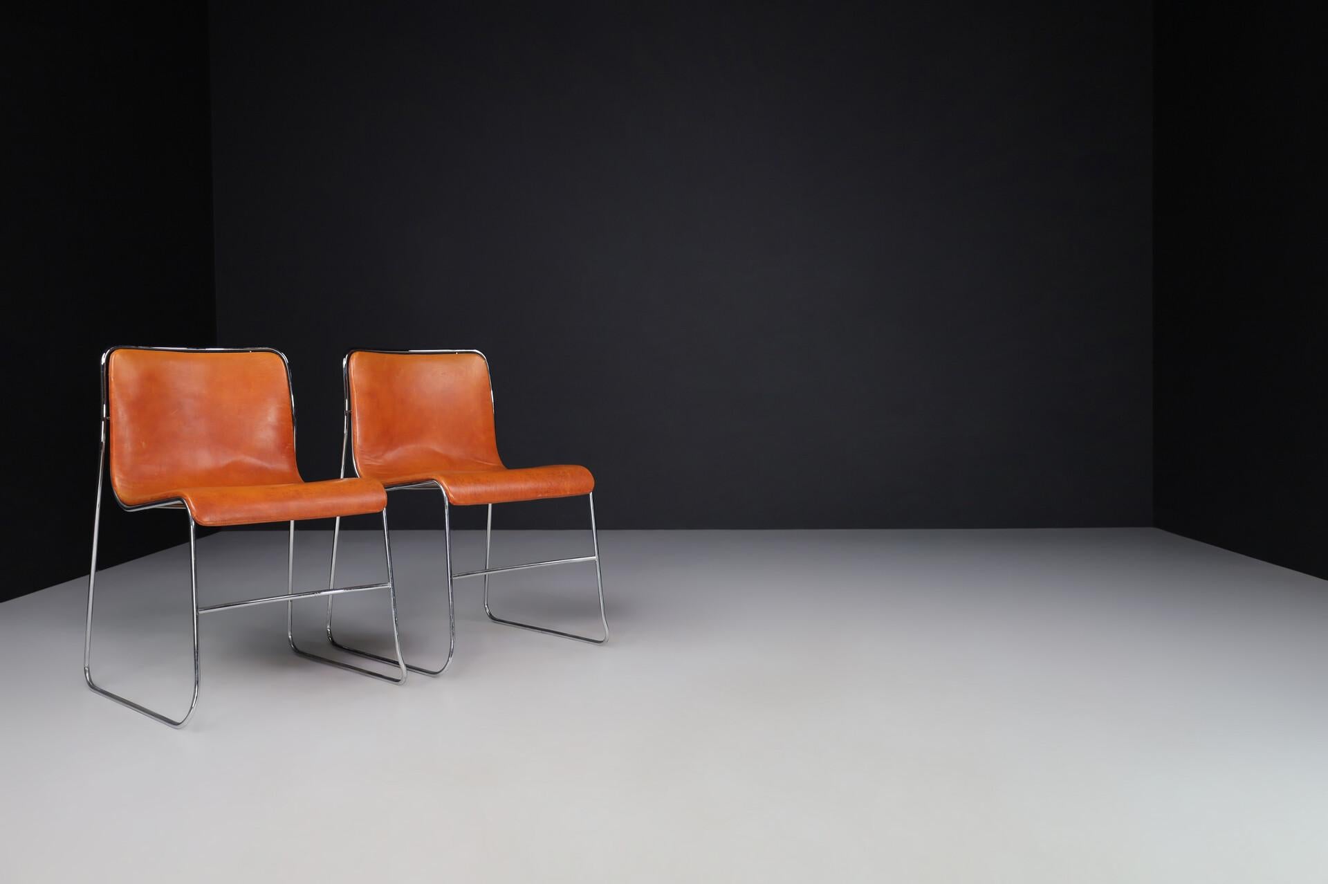 Juego de 4 sillas de comedor modernas de mediados de siglo de cuero coñac y acero, Italia, años 70 en venta 4