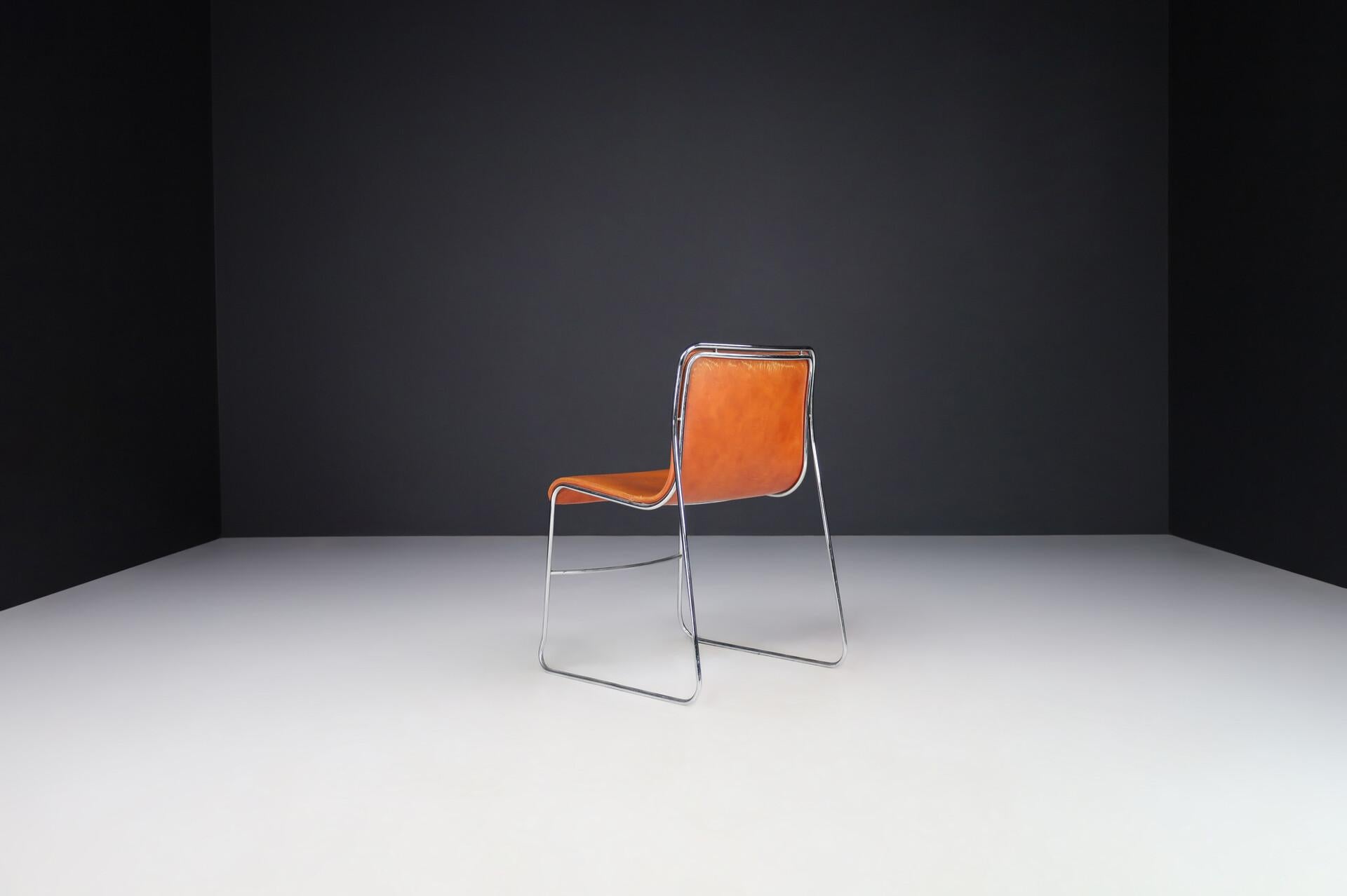 Juego de 4 sillas de comedor modernas de mediados de siglo de cuero coñac y acero, Italia, años 70 siglo XX en venta
