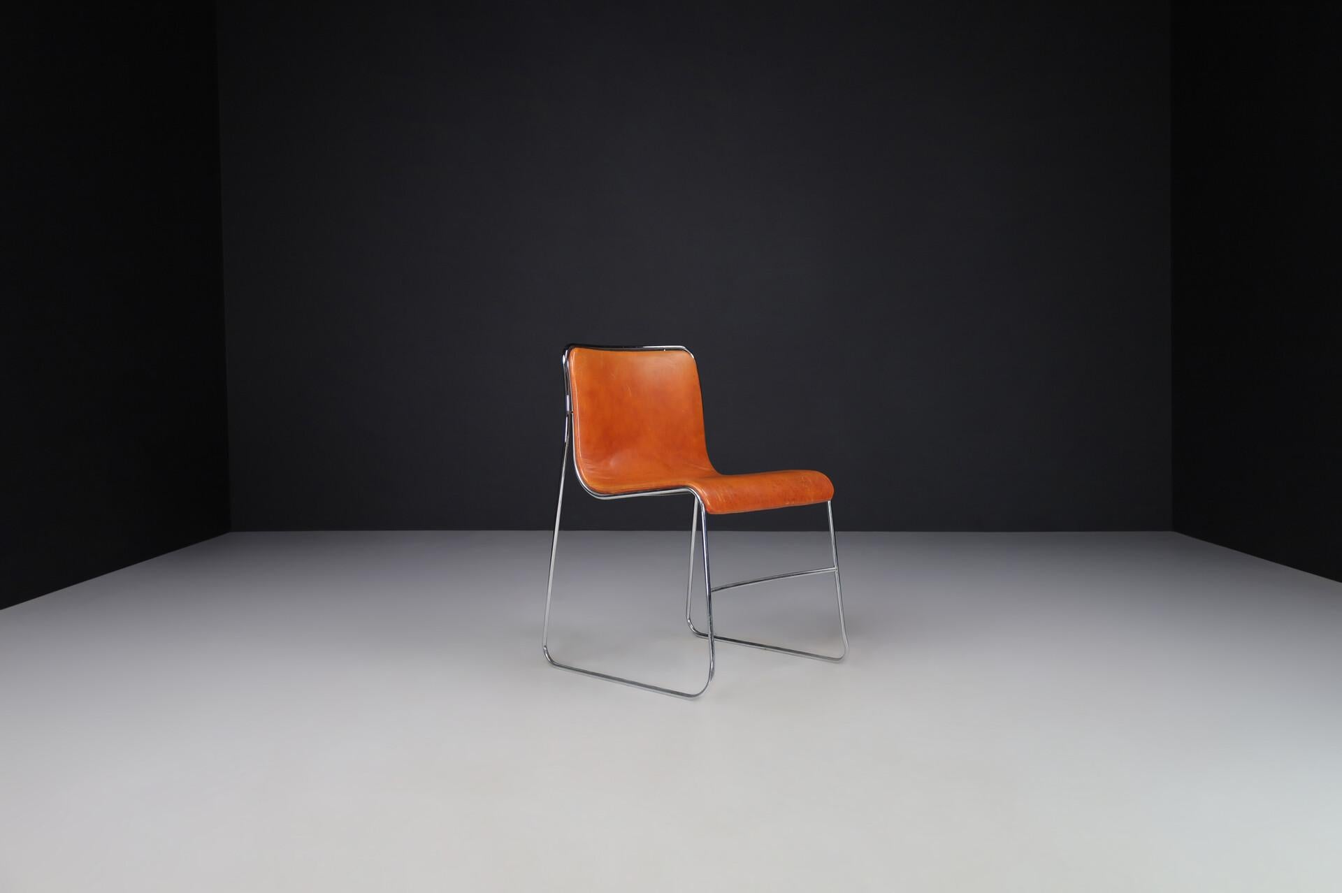 Juego de 4 sillas de comedor modernas de mediados de siglo de cuero coñac y acero, Italia, años 70 en venta 1