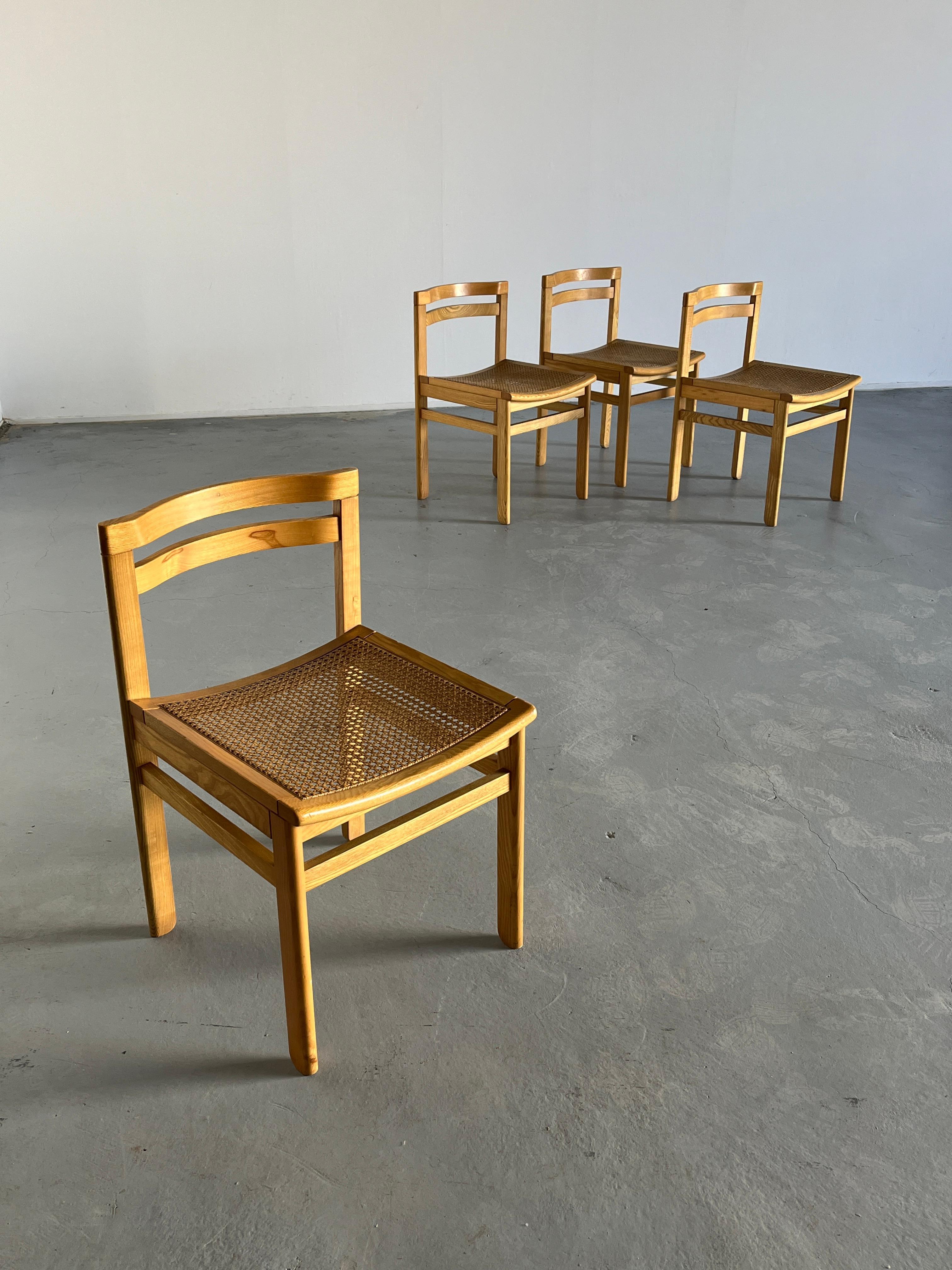 Set of 4 Mid-Century Modern Constructivist Wooden Dining Chairs in Beech, 1960s In Good Condition For Sale In Zagreb, HR
