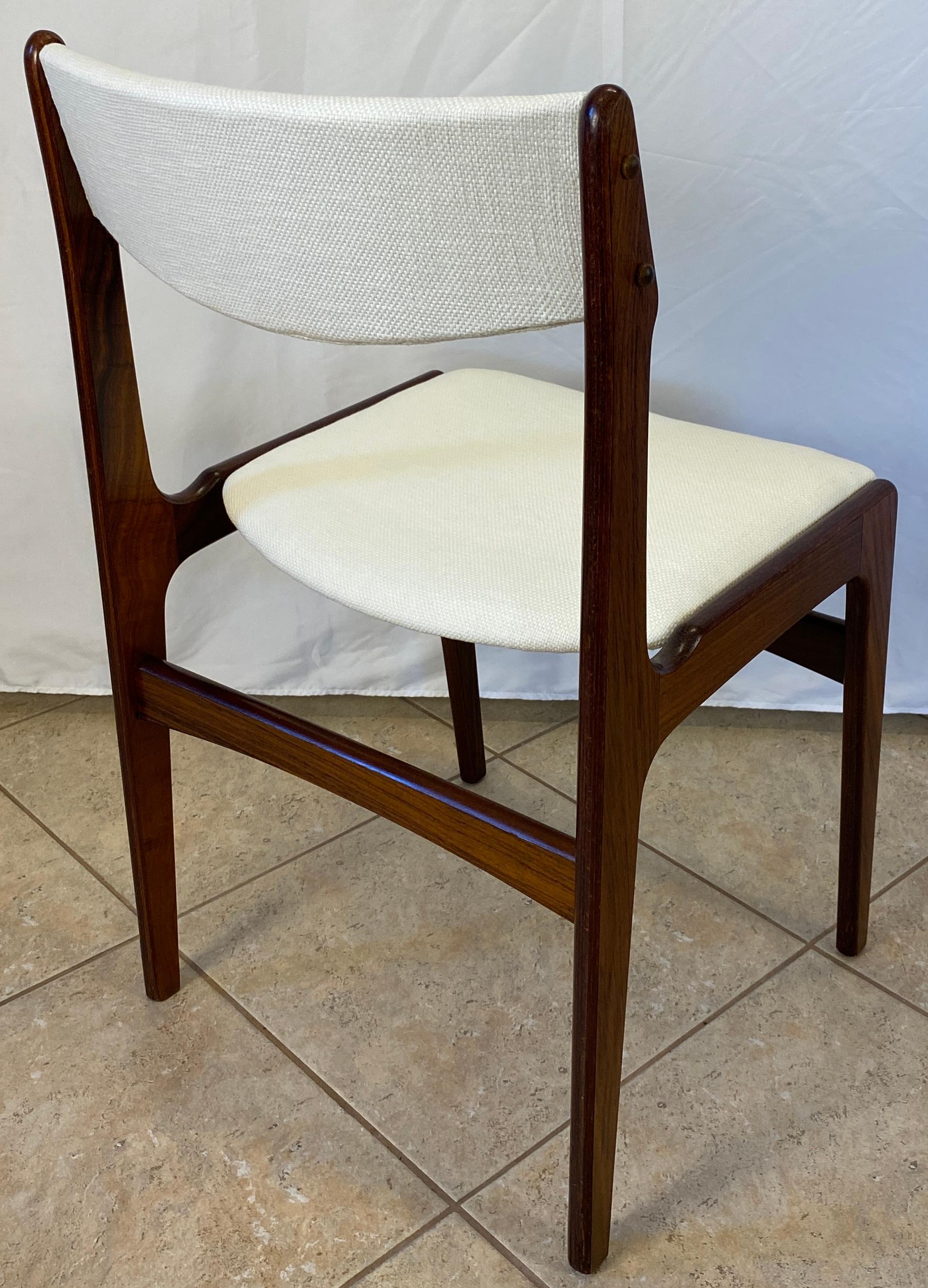 Varnished Set of 4 Mid-Century Modern Danish Dining Room Chairs  For Sale