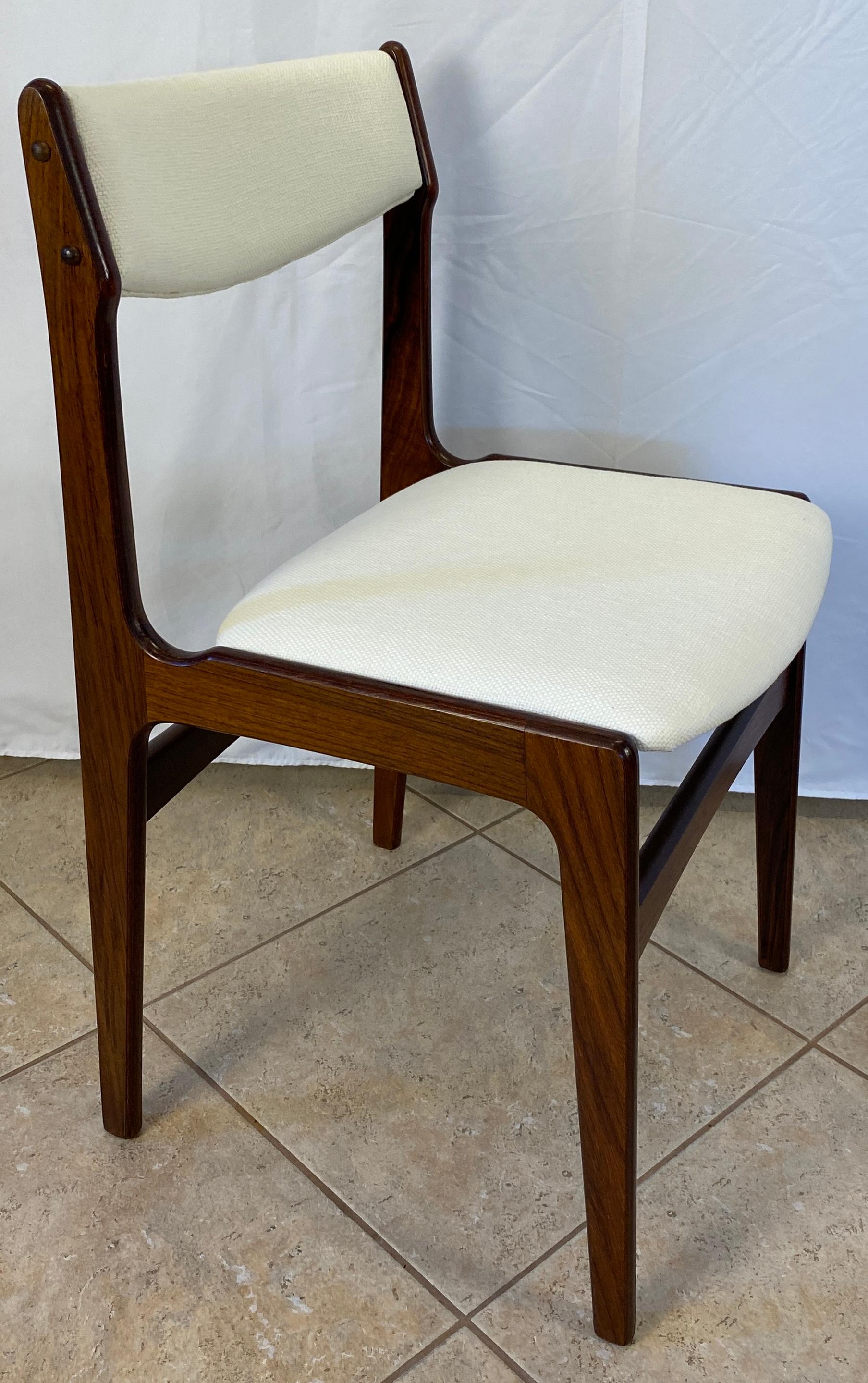 Set of 4 Mid-Century Modern Danish Dining Room Chairs  In Good Condition For Sale In Miami, FL