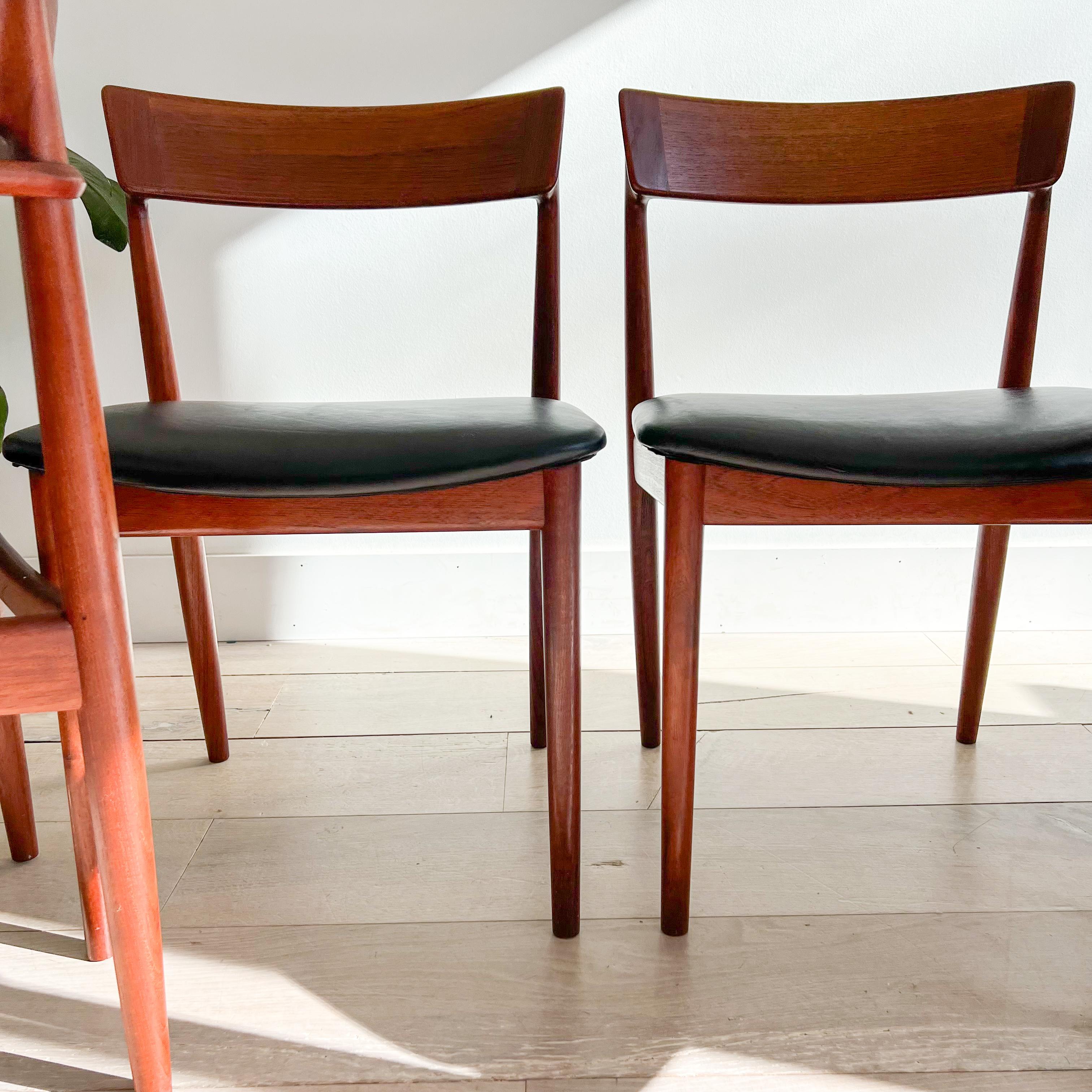 Set of 4 Mid-Century Modern Danish Teak Dining Chairs by Henry Rosengren Hansen  10