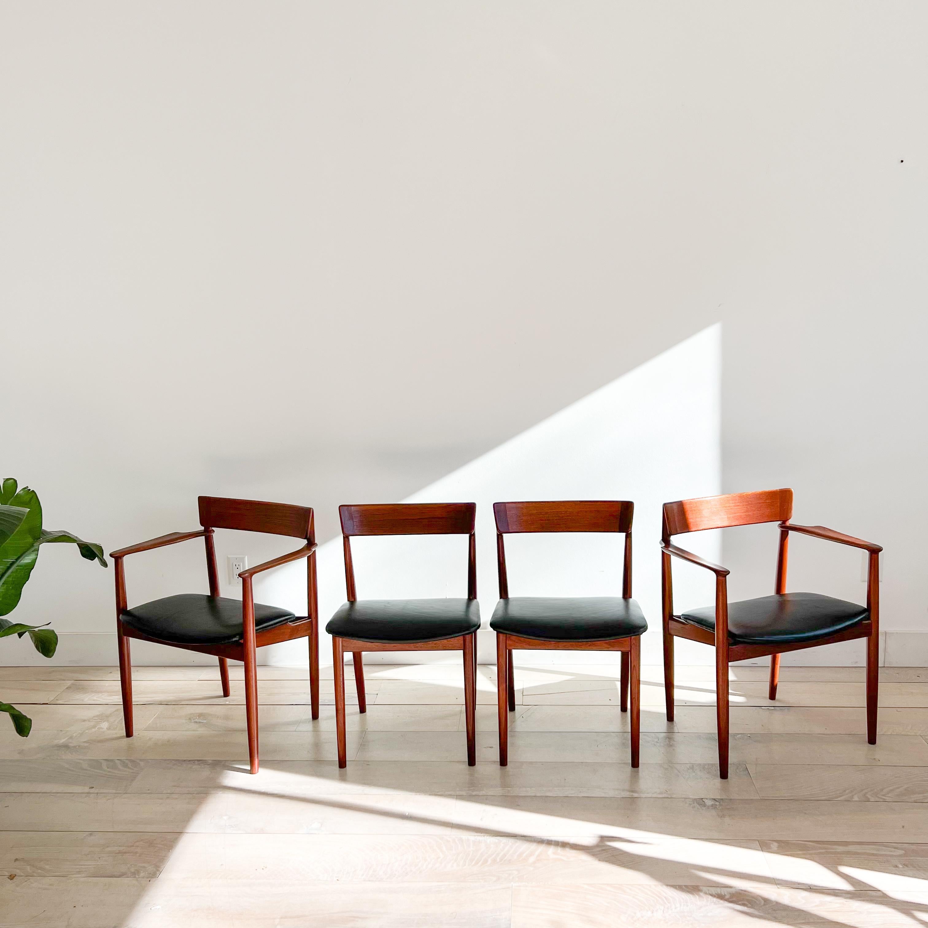 Introduce a touch of Danish design excellence to your dining space with this stylish set of 4 dining chairs crafted by Henry Rosengren Hansen for Brande. These mid-century modern chairs showcase a perfect fusion of form and function.

Recently