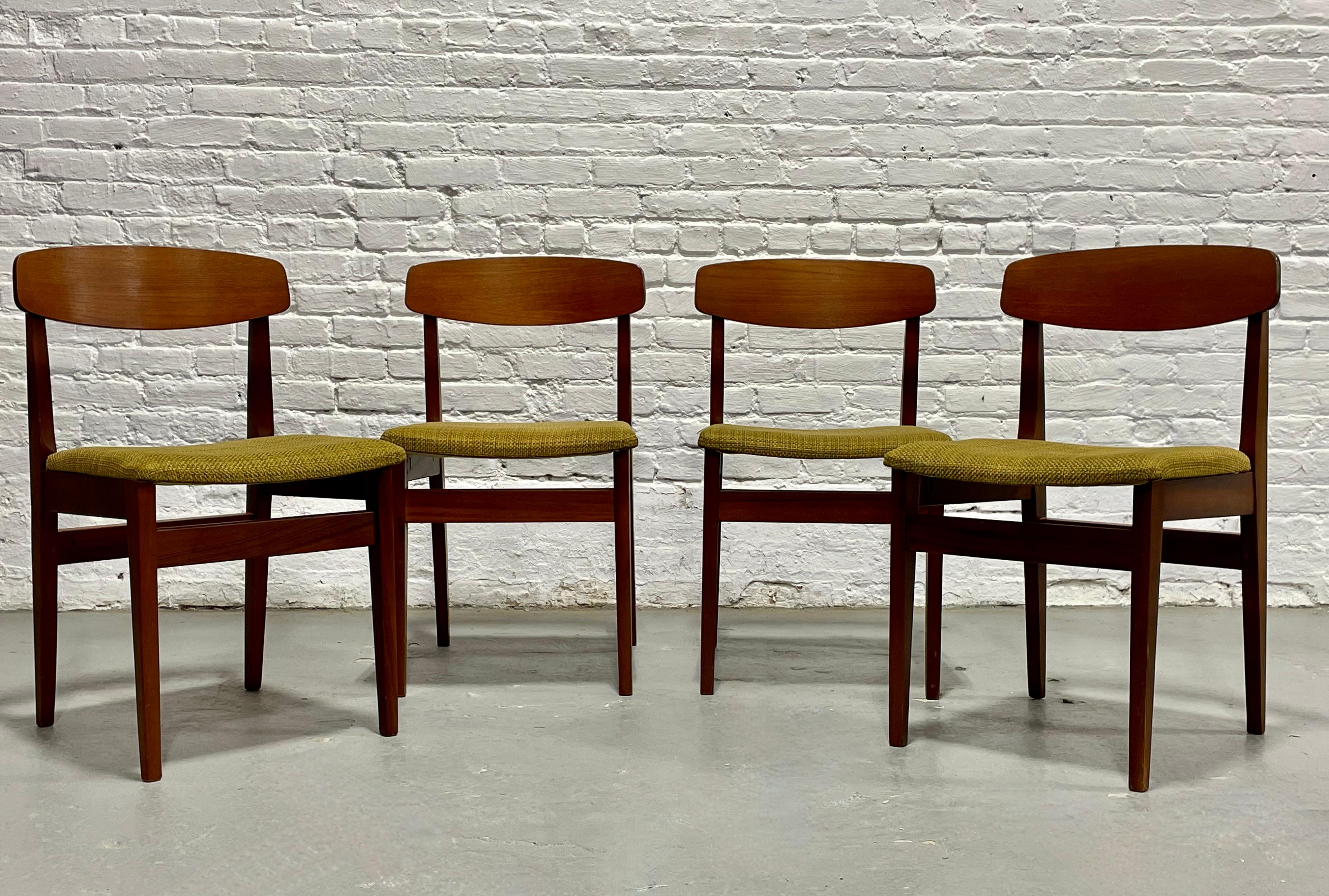 Set di 4 sedie da pranzo in legno di noce danese del Medio Secolo MODERNO, anni '60 In condizioni buone in vendita a Weehawken, NJ