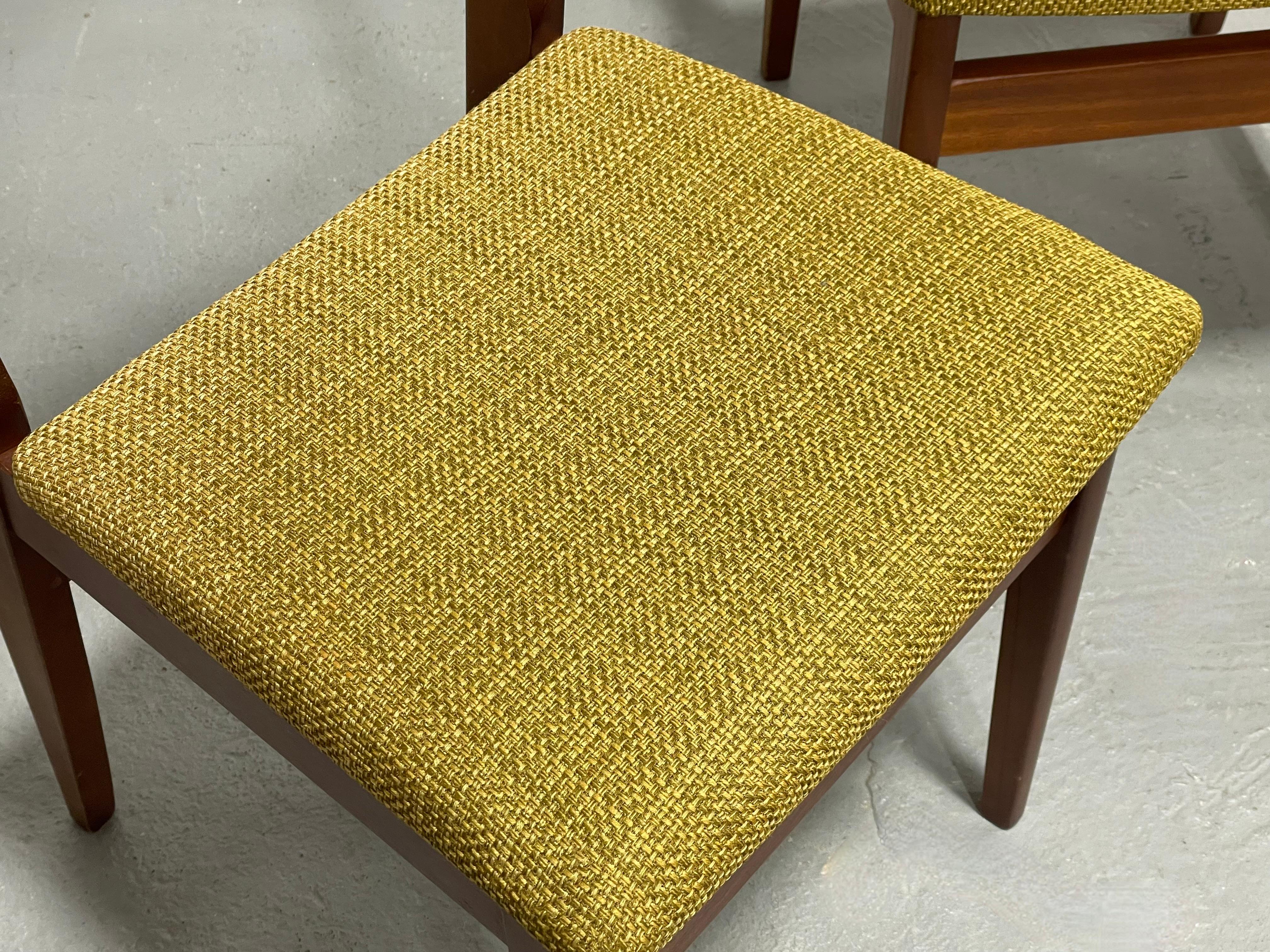 Metà XX secolo Set di 4 sedie da pranzo in legno di noce danese del Medio Secolo MODERNO, anni '60 in vendita