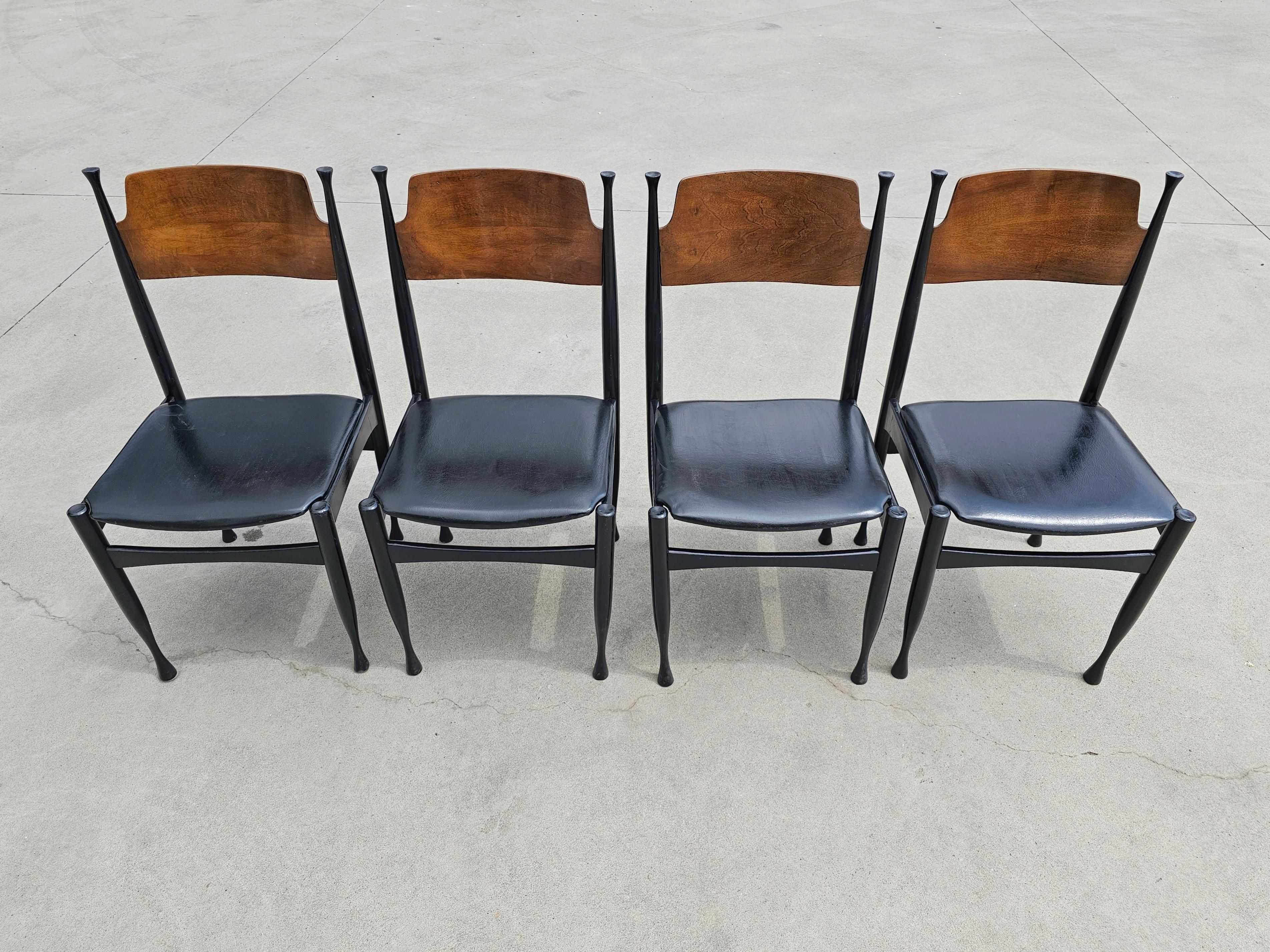 Set of 4 Mid-Century Dining Chairs in style of Paolo Buffa, Yugoslavia 1960s For Sale 2