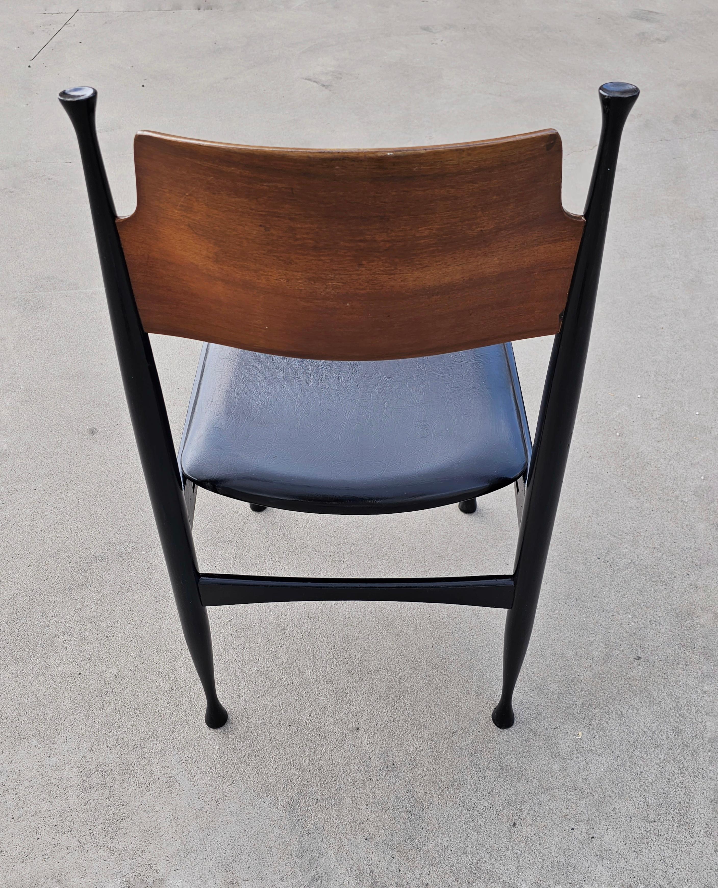 Mid-Century Modern Set of 4 Mid-Century Dining Chairs in style of Paolo Buffa, Yugoslavia 1960s For Sale