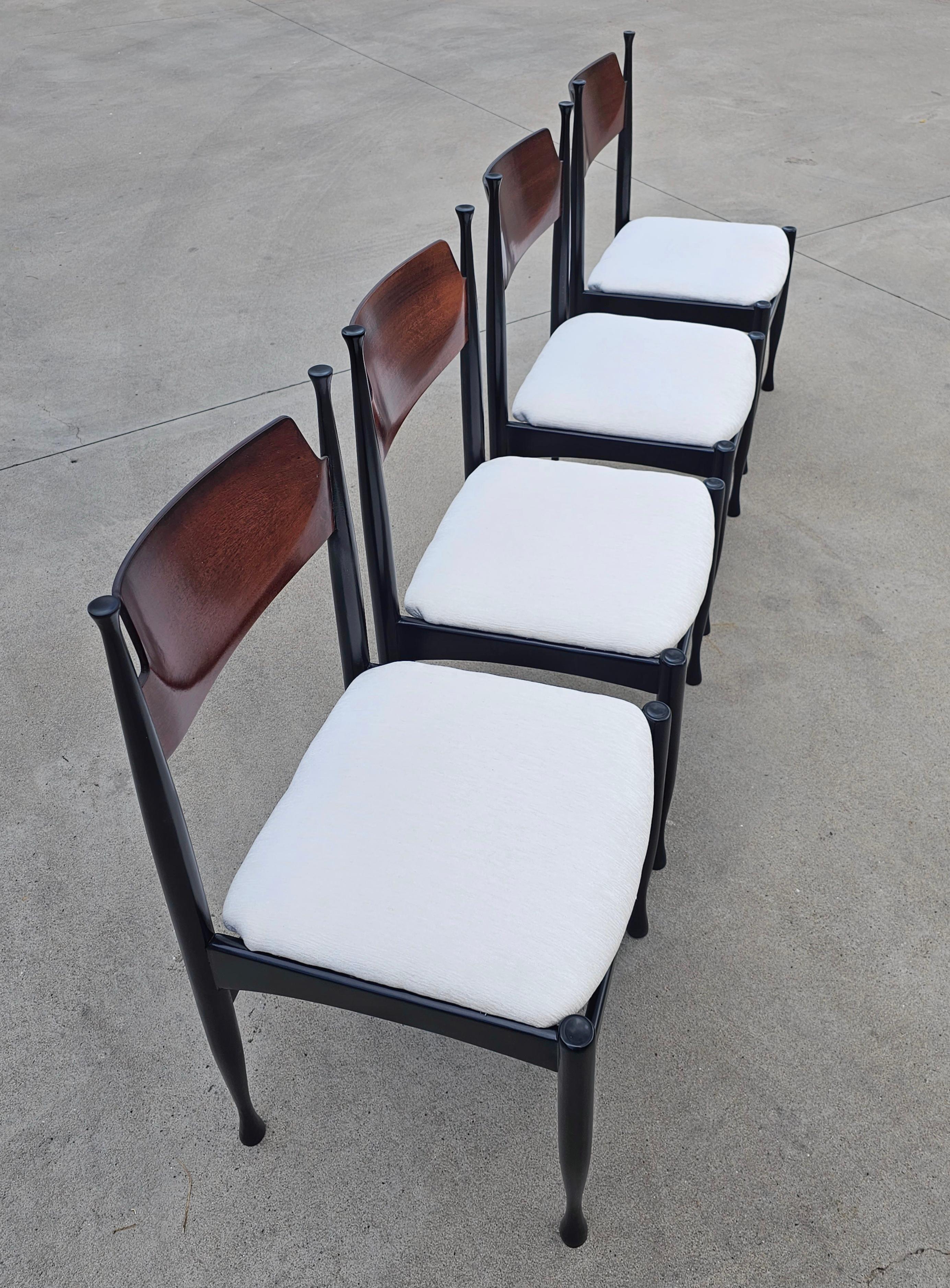 Set of 4 Mid-Century Dining Chairs in style of Paolo Buffa, Yugoslavia 1960s For Sale 1