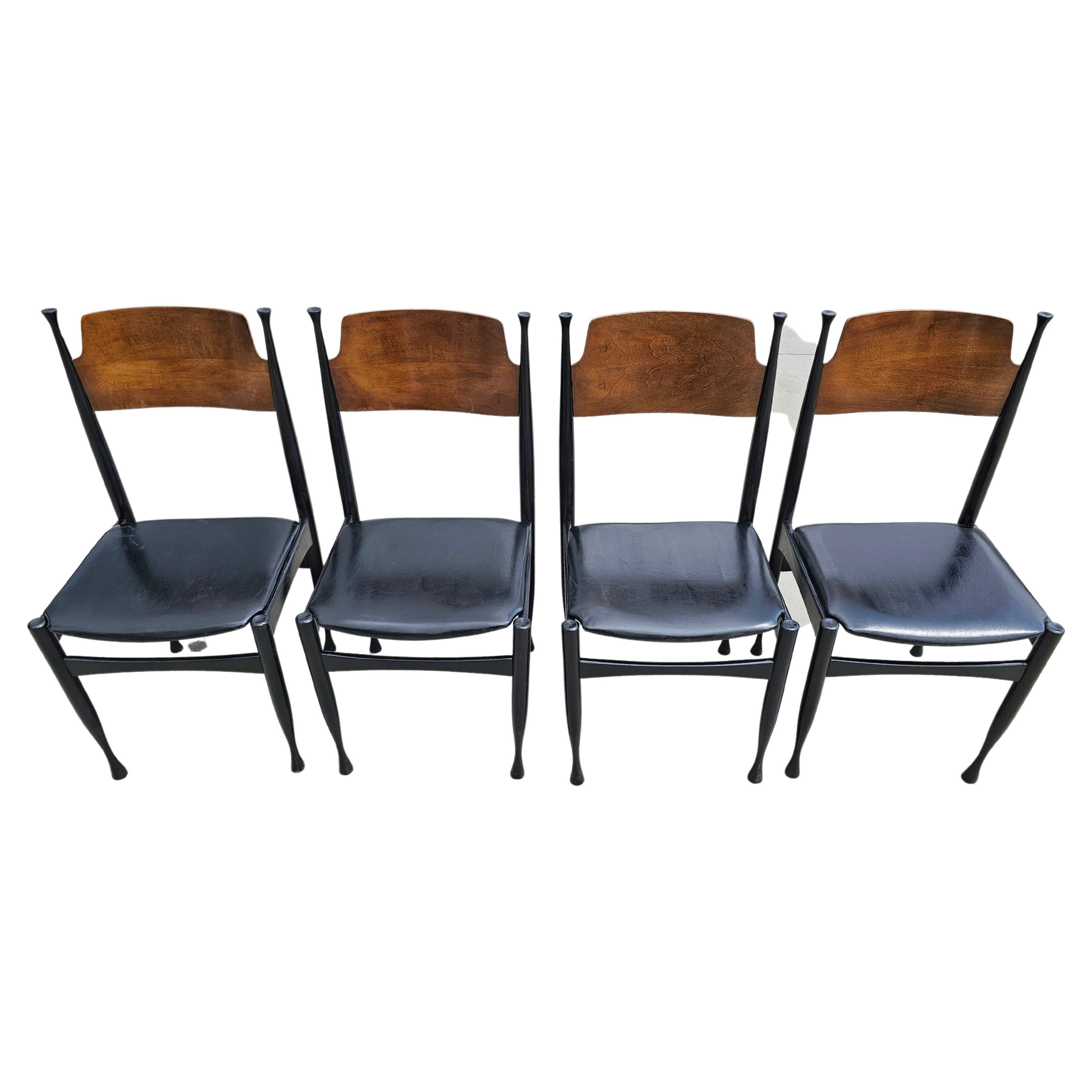 Ensemble de 4 chaises de salle à manger du milieu du siècle dans le style de Paolo Buffa, Yugoslavia, années 1960