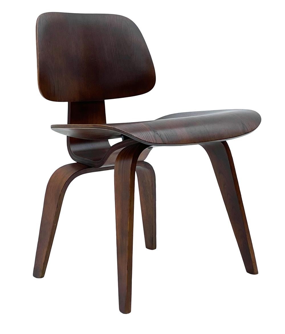 Ensemble de 4 chaises de salle à manger de style mi-siècle moderne par Charles Eames pour Herman Miller en vente 3