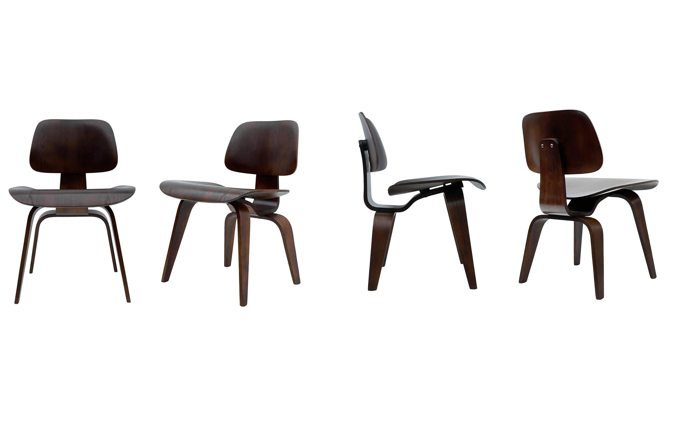 Ensemble de 4 chaises de salle à manger de style mi-siècle moderne par Charles Eames pour Herman Miller en vente 4