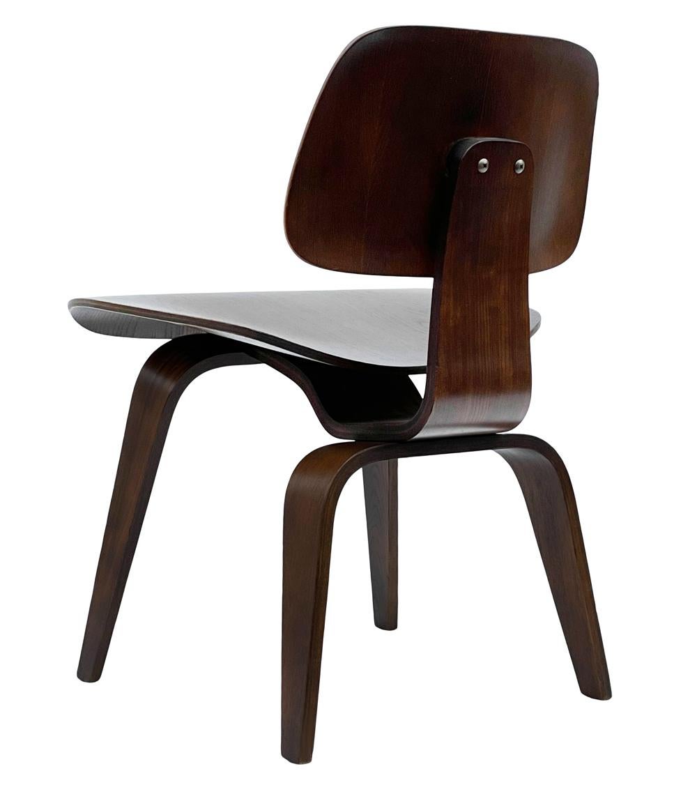 Ensemble de 4 chaises de salle à manger de style mi-siècle moderne par Charles Eames pour Herman Miller en vente 5