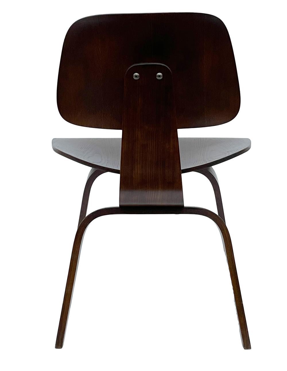 Ensemble de 4 chaises de salle à manger de style mi-siècle moderne par Charles Eames pour Herman Miller en vente 7