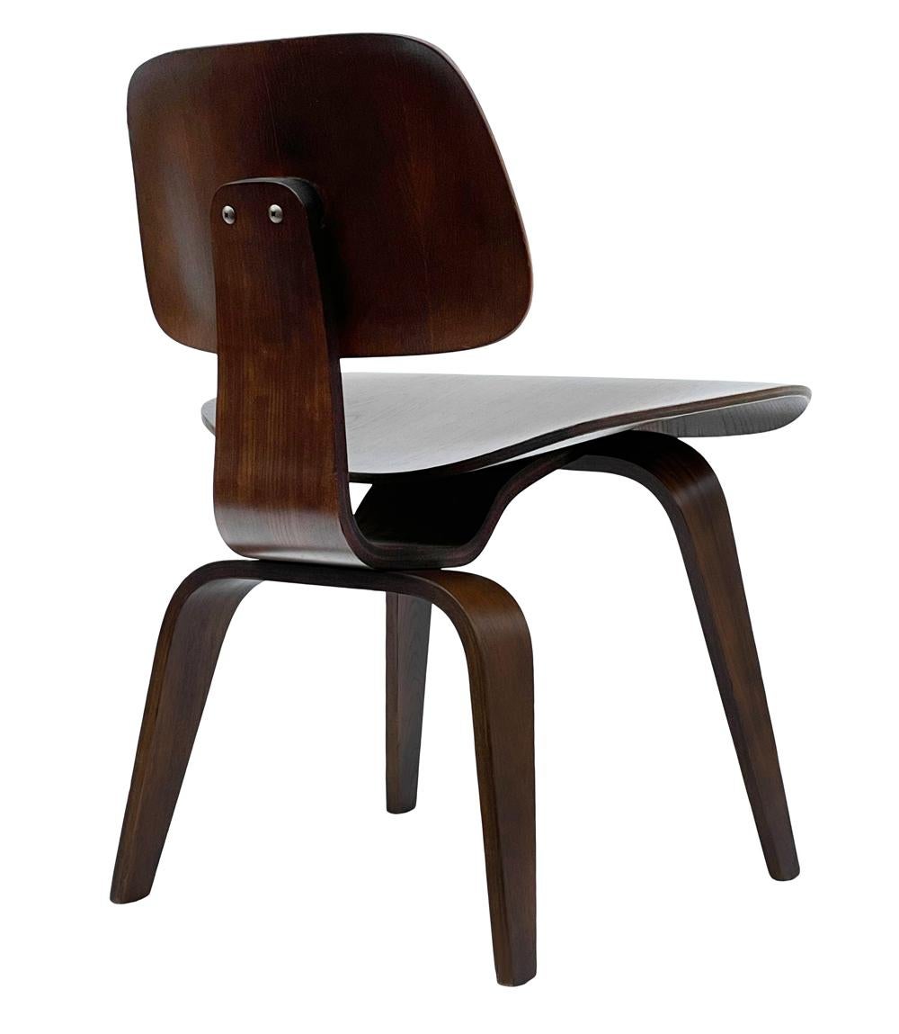 Satz von 4 modernen Esszimmerstühlen aus der Mitte des Jahrhunderts von Charles Eames für Herman Miller im Angebot 2