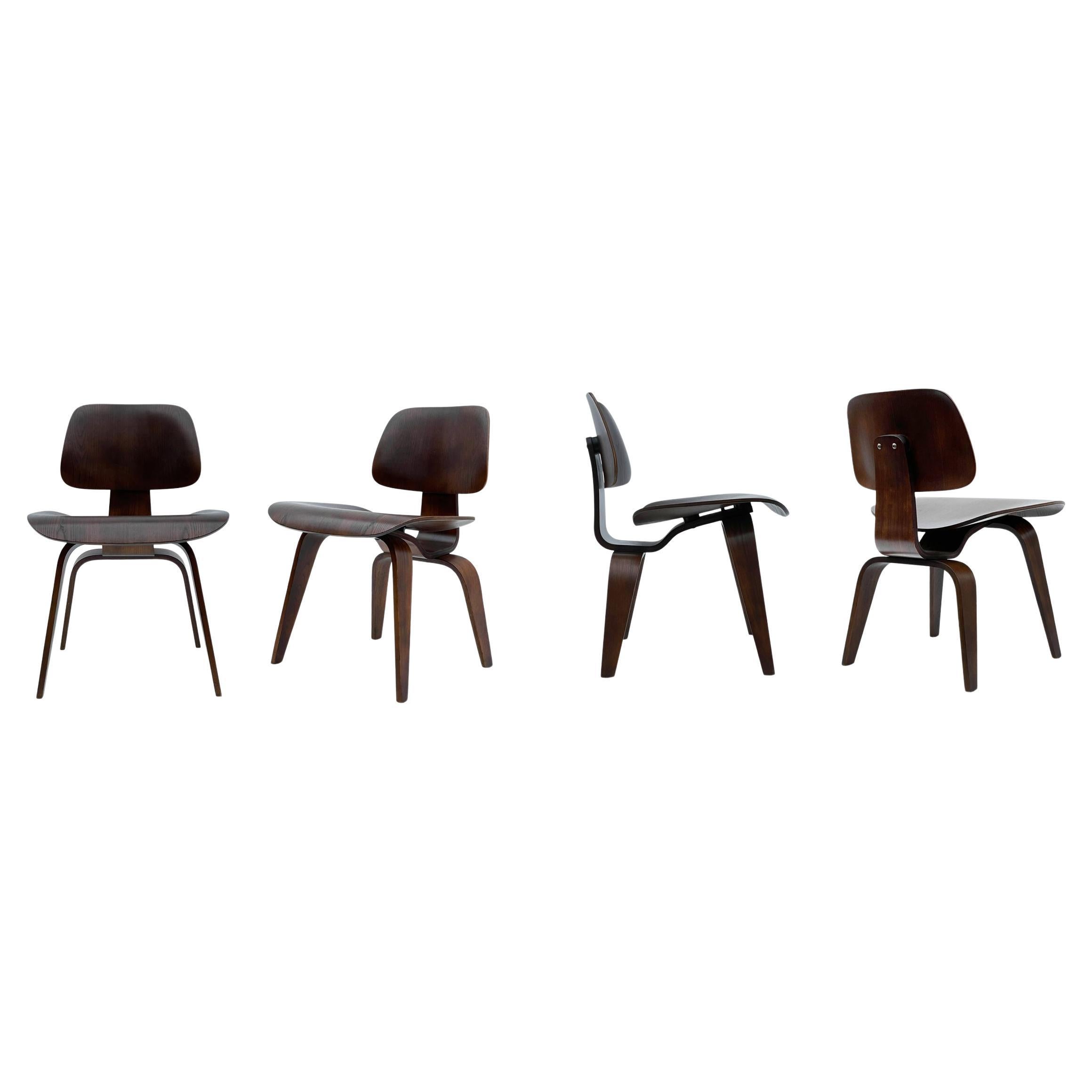 Ensemble de 4 chaises de salle à manger de style mi-siècle moderne par Charles Eames pour Herman Miller